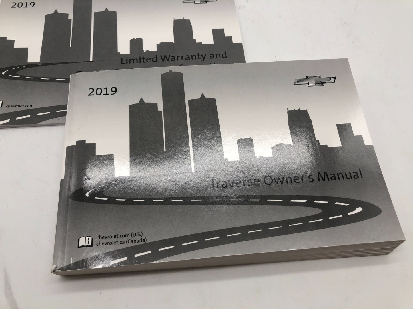 2019 Chevrolet Traverse Owners Manual Set OEM D02B01059