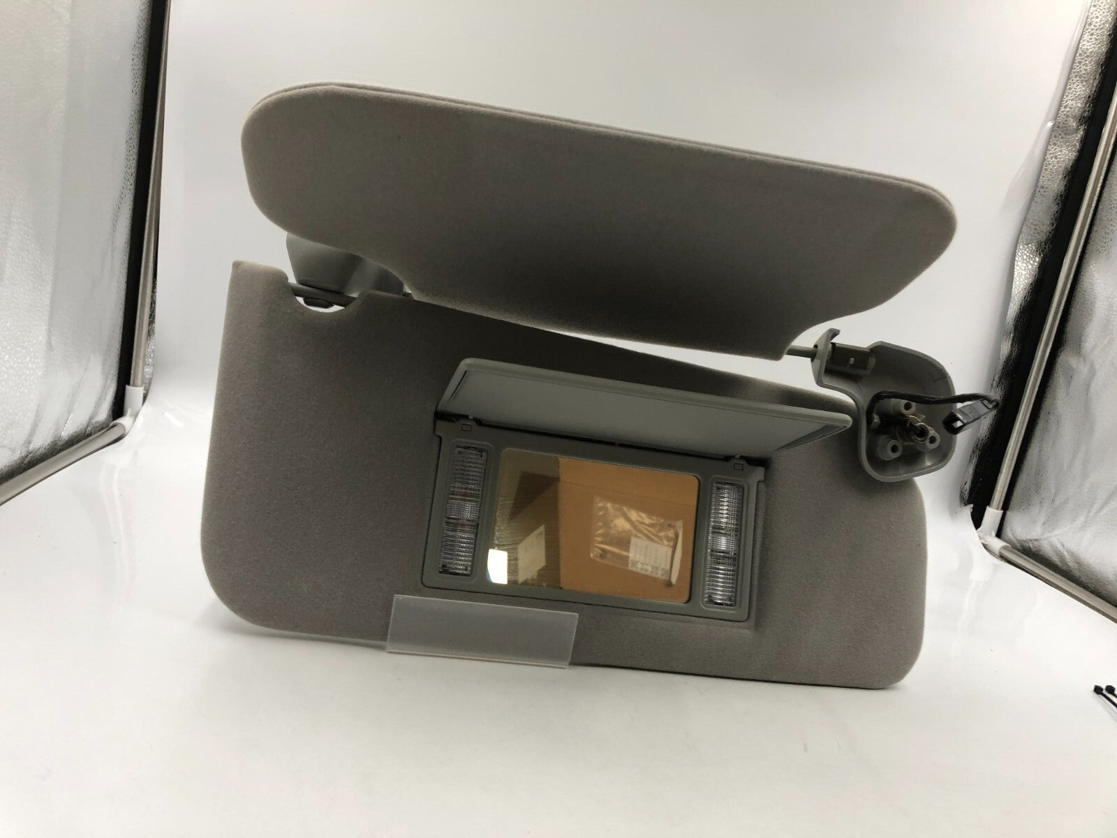 2005-2006 Lincoln Navigator Passenger Sun Visor Gray Illuminated OEM D03B30048
