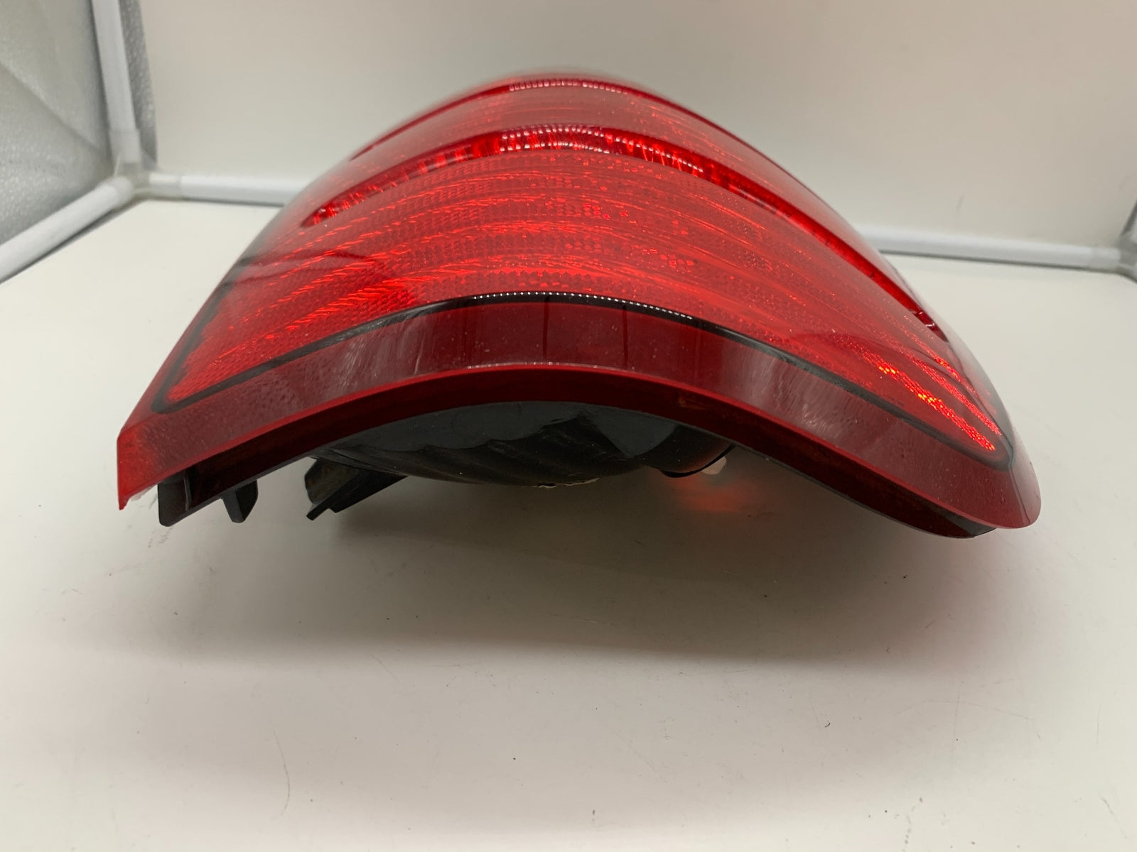 2002-2005 Ford Explorer Driver Side Tail Light Taillight OEM E03B46038