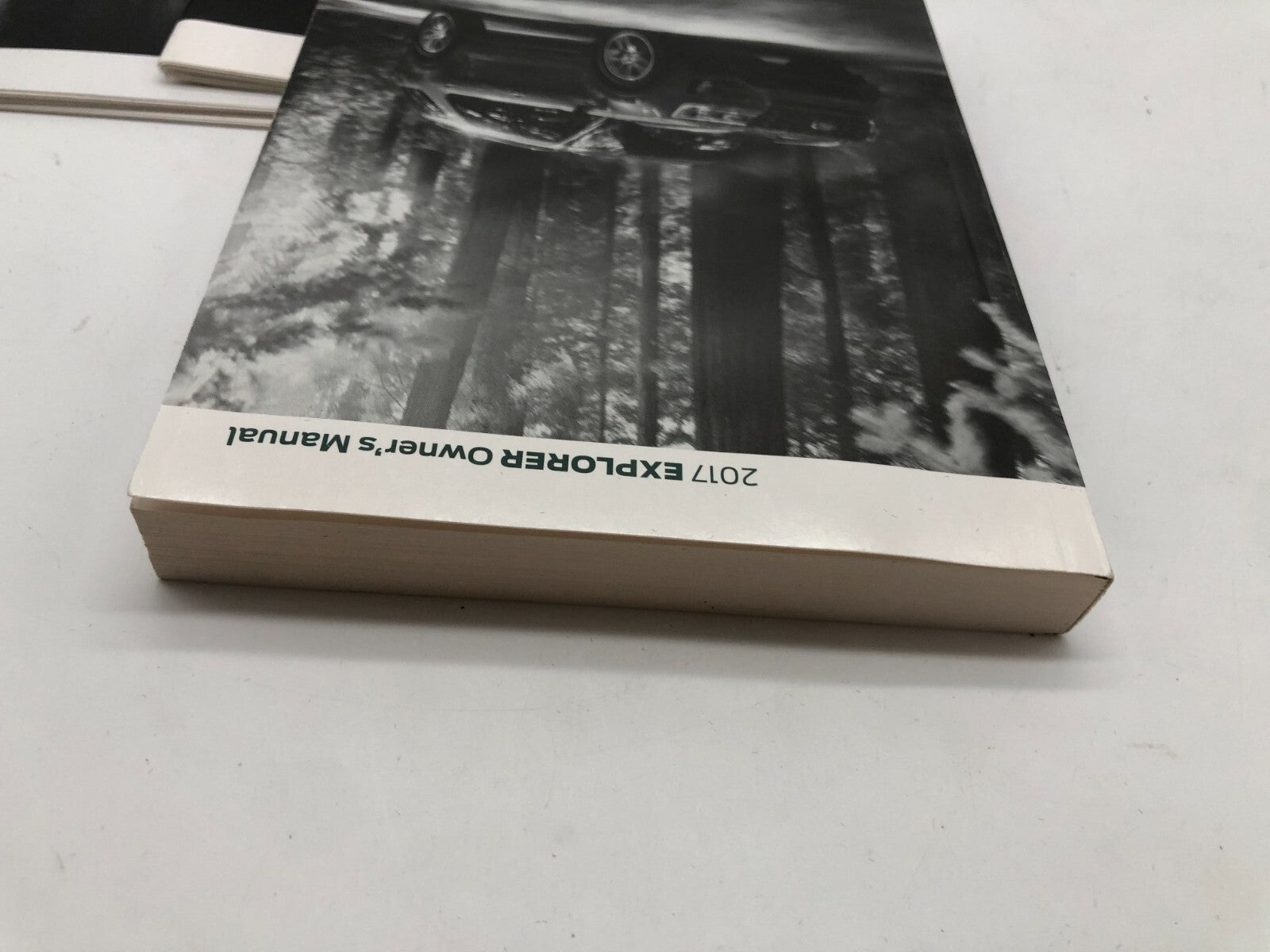 2017 Ford Explorer Owners Manual Set with Case OEM E01B17031
