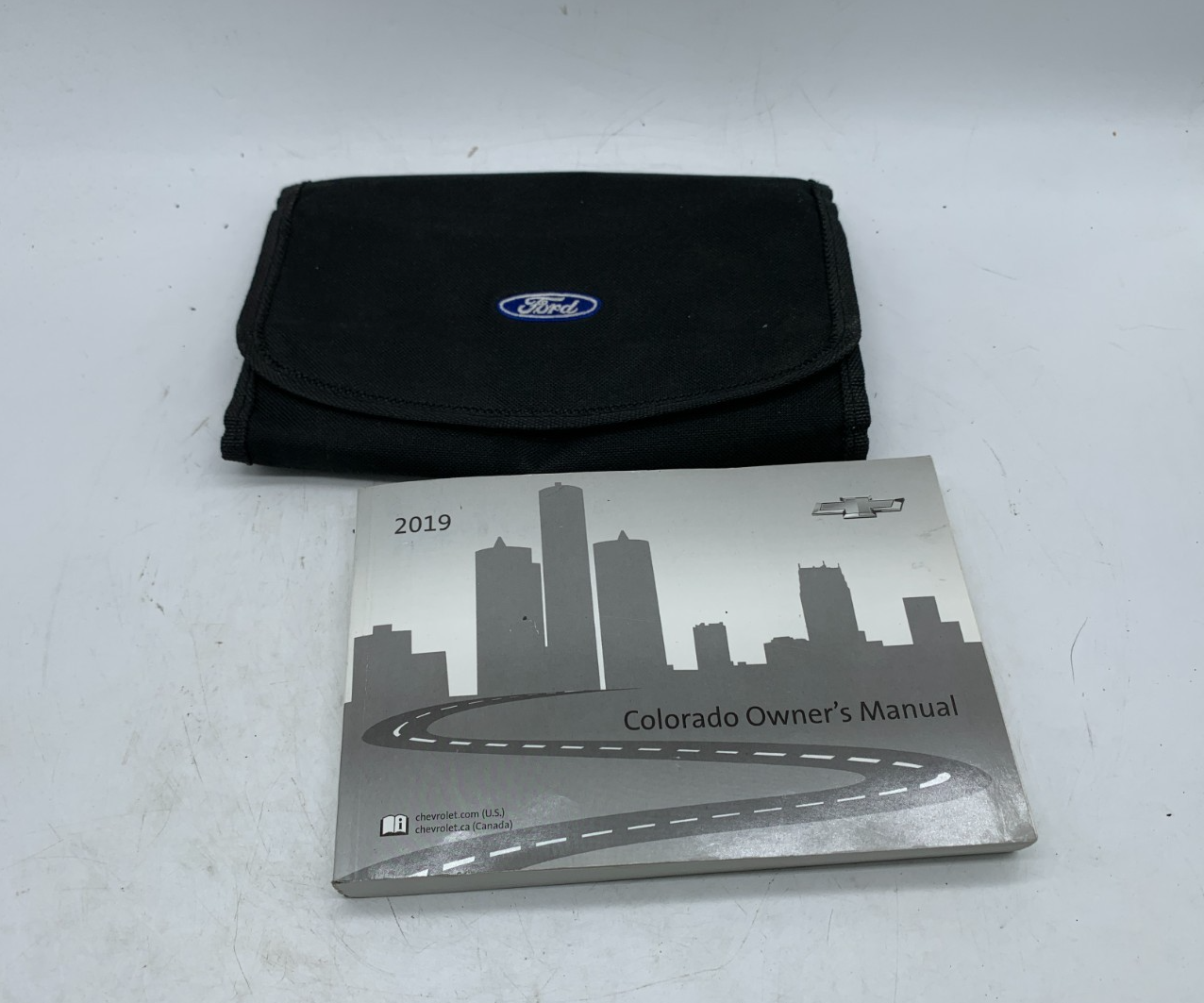 2019 Chevrolet Colorado Owners Manual Set with Case OEM B01B16004