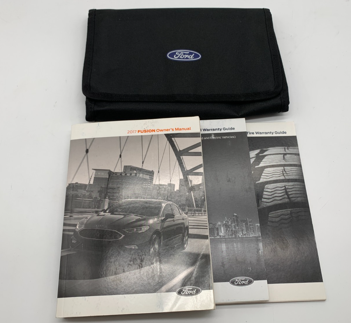 2017 Ford Fusion Owners Manual Set with Case OEM C01B31011