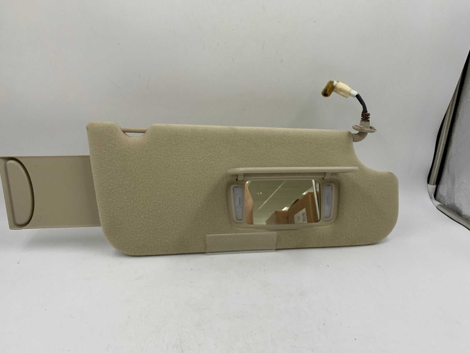 2005-2008 Buick Endeavor Passenger Sun Visor Tan Illuminated OEM C03B33056