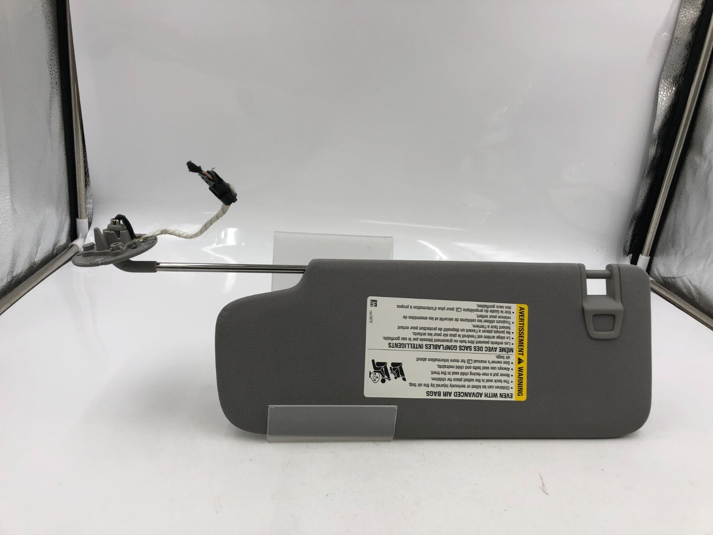 2019-2020 Chevrolet Equinox Passenger Sun Visor Gray Illuminated OEM C01B22062