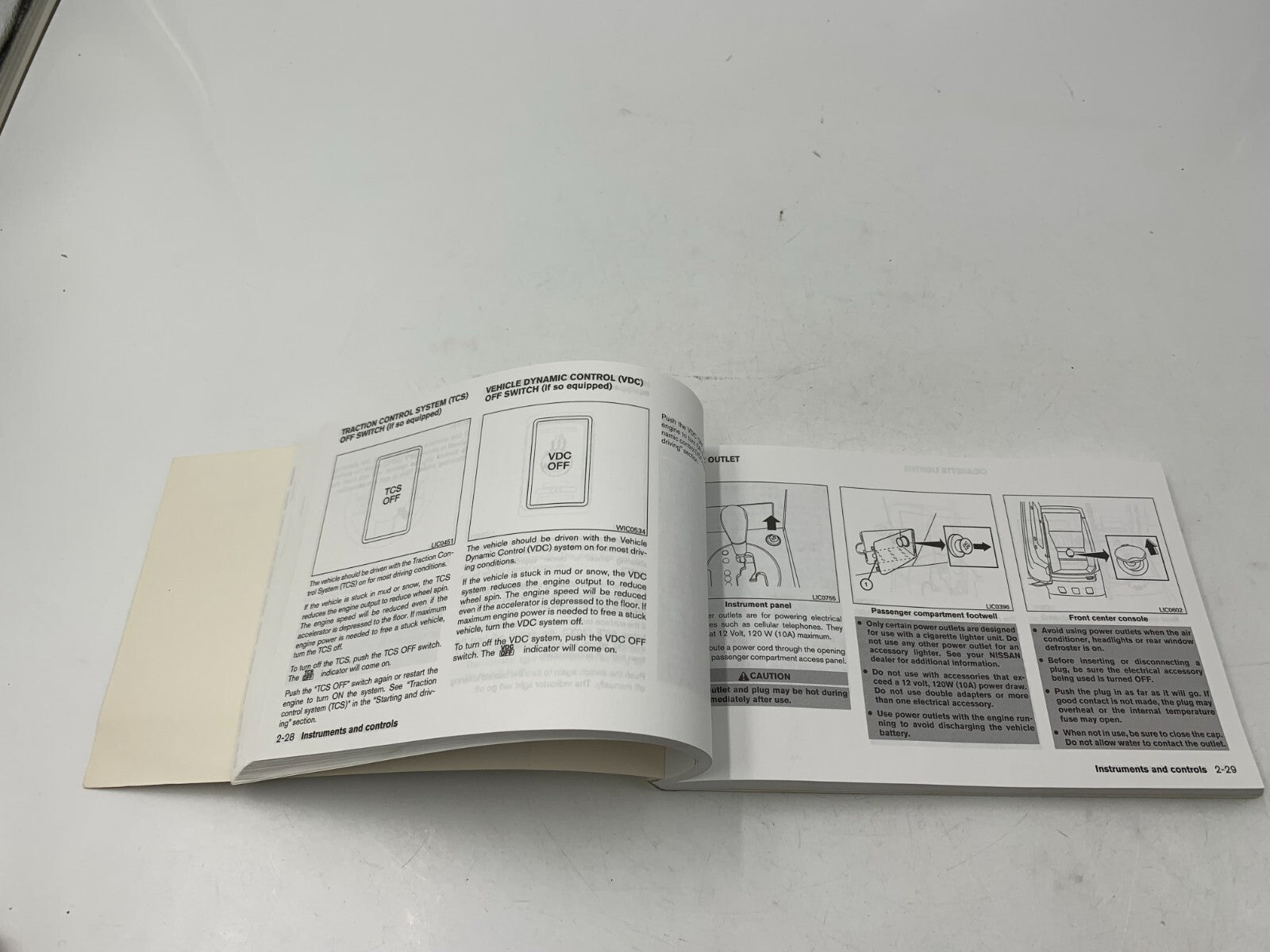 2006 Nissan Maxima Owners Manual Set with Case OEM B02B38083