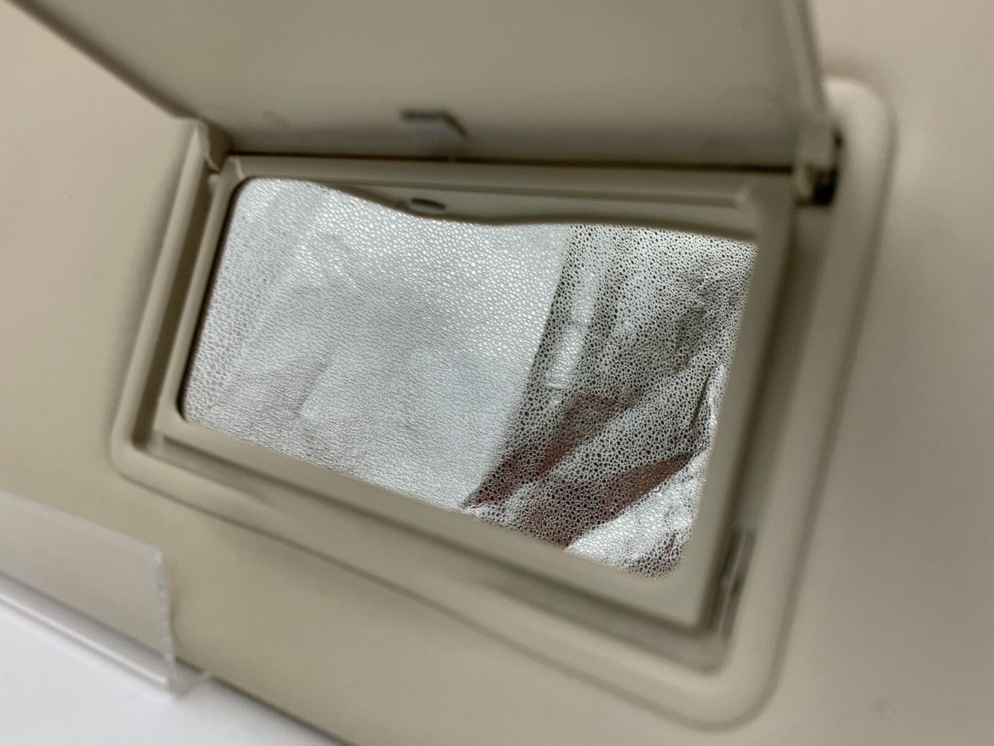 2013-2015 Land Rover LR2 Passenger Sun Visor Sunvisor Gray Illuminated C04B61009