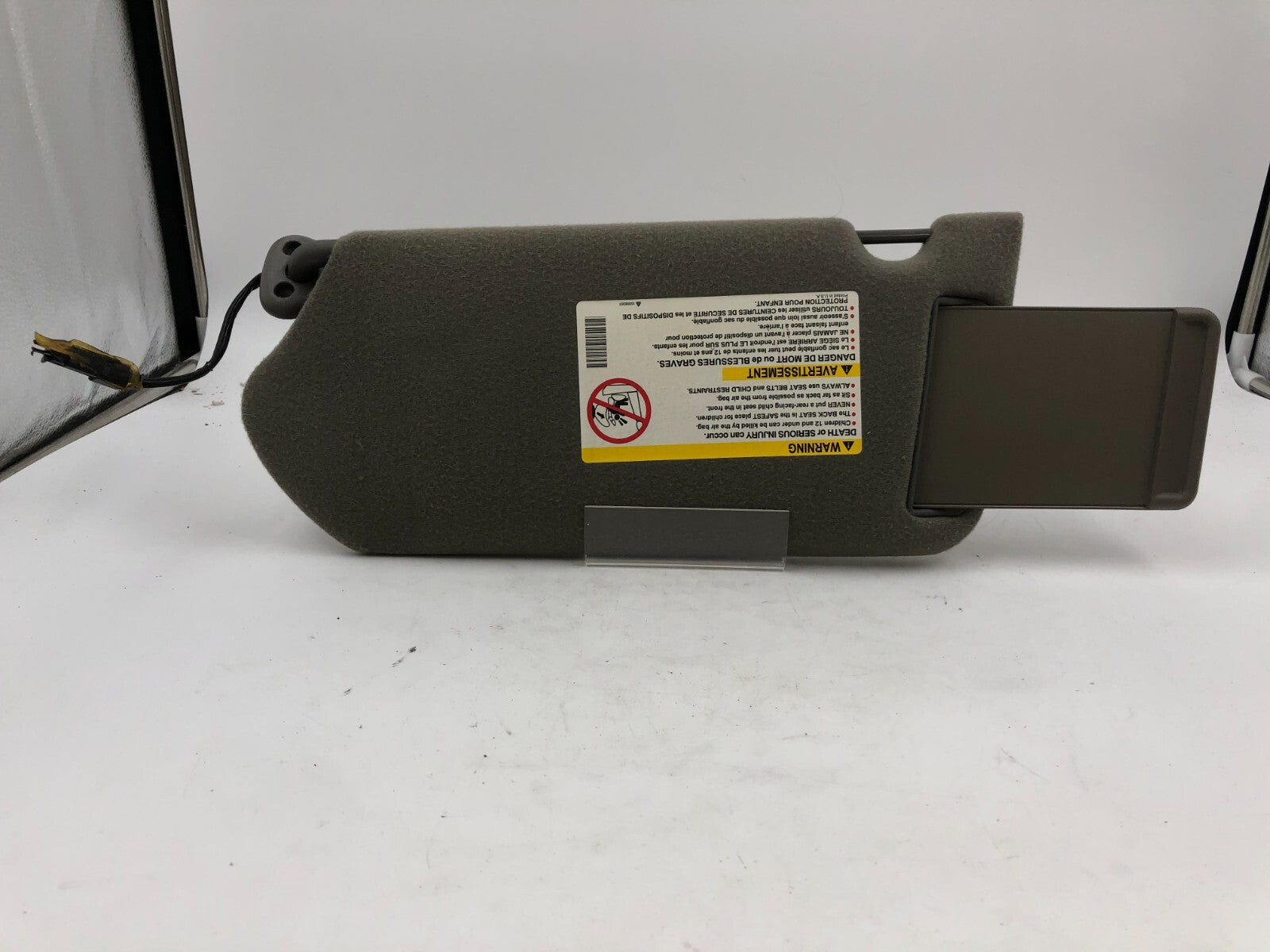 2000-2005 Chevrolet Impala Passenger Sun Visor Gray Illuminated OEM E01B18034