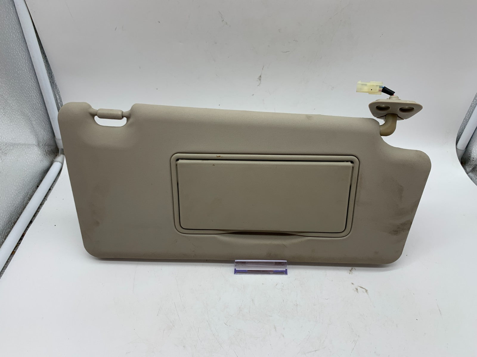 2008-2015 Nissan Rogue Passenger Visor Sunvisor Beige Illumination OEM A01B50003