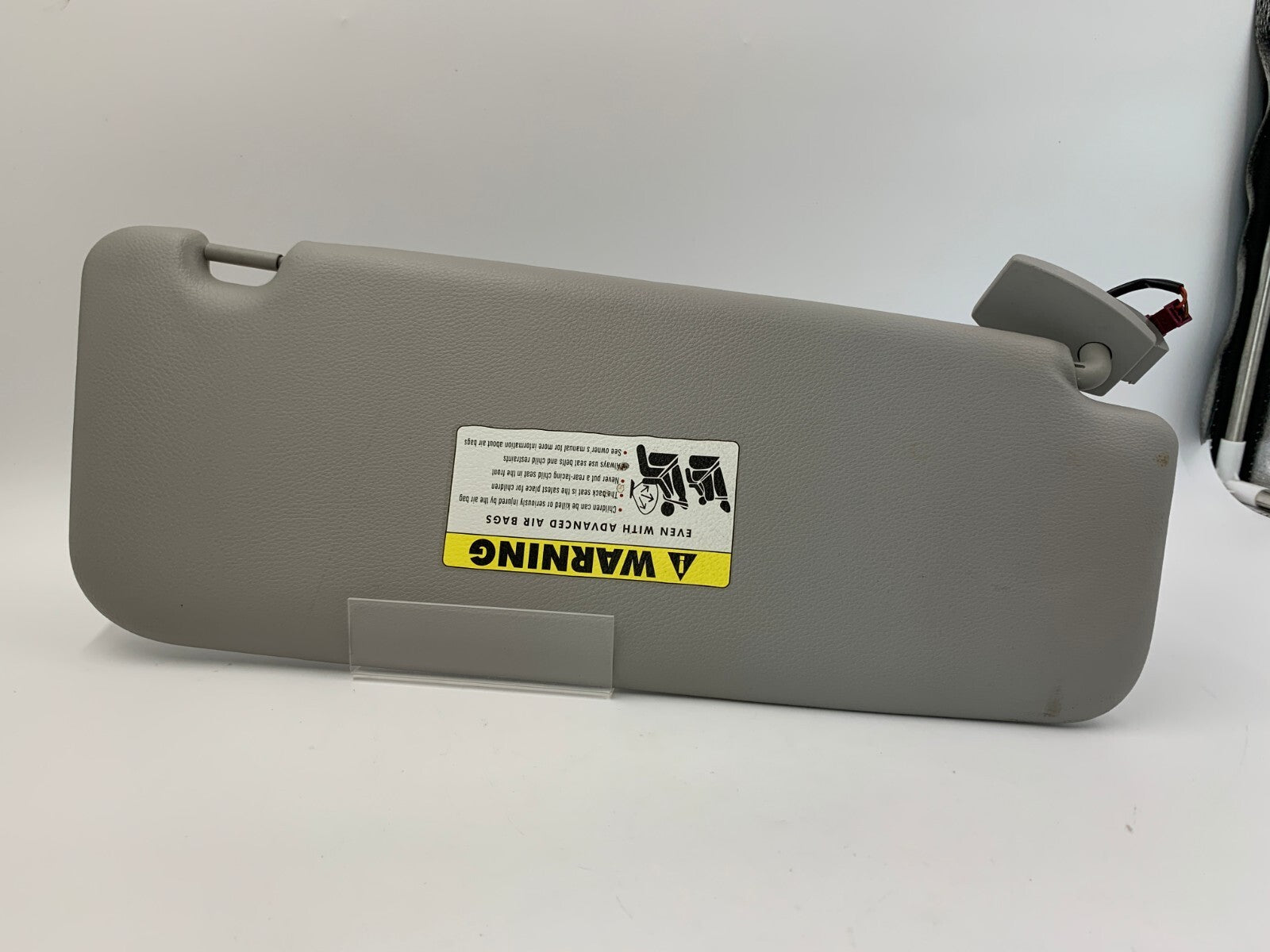 2004-2007 BMW 530i Driver Sun Visor Gray Illuminated OEM E02B19017