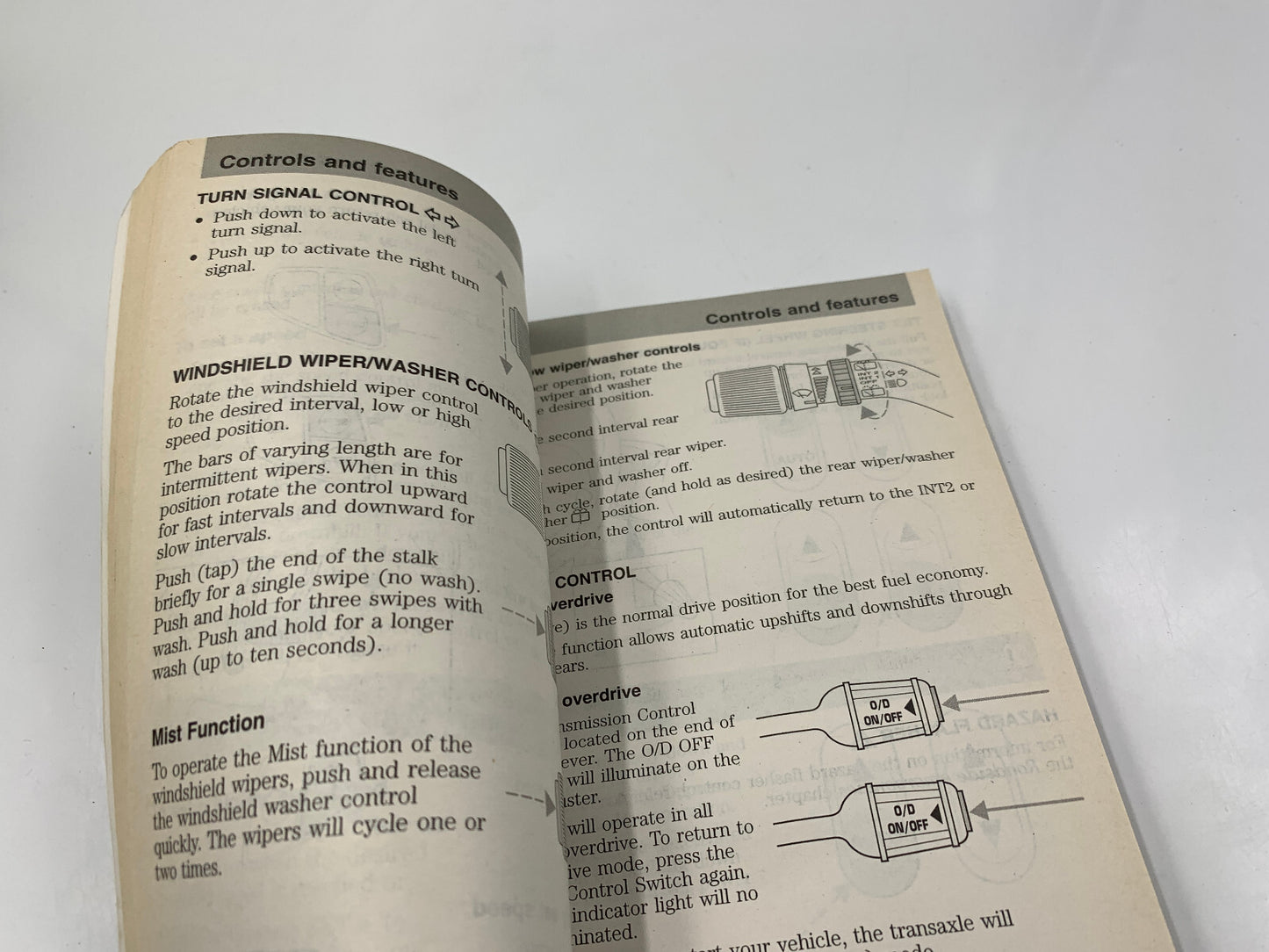 2001 Ford Windstar Owners Manual with Case OEM E01B46002