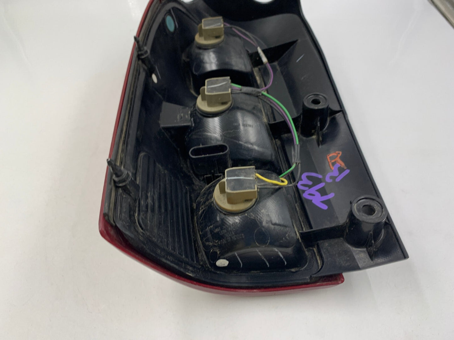 2005-2007 Buick Terraza Passenger Side Tail Light Taillight OEM C03B17090
