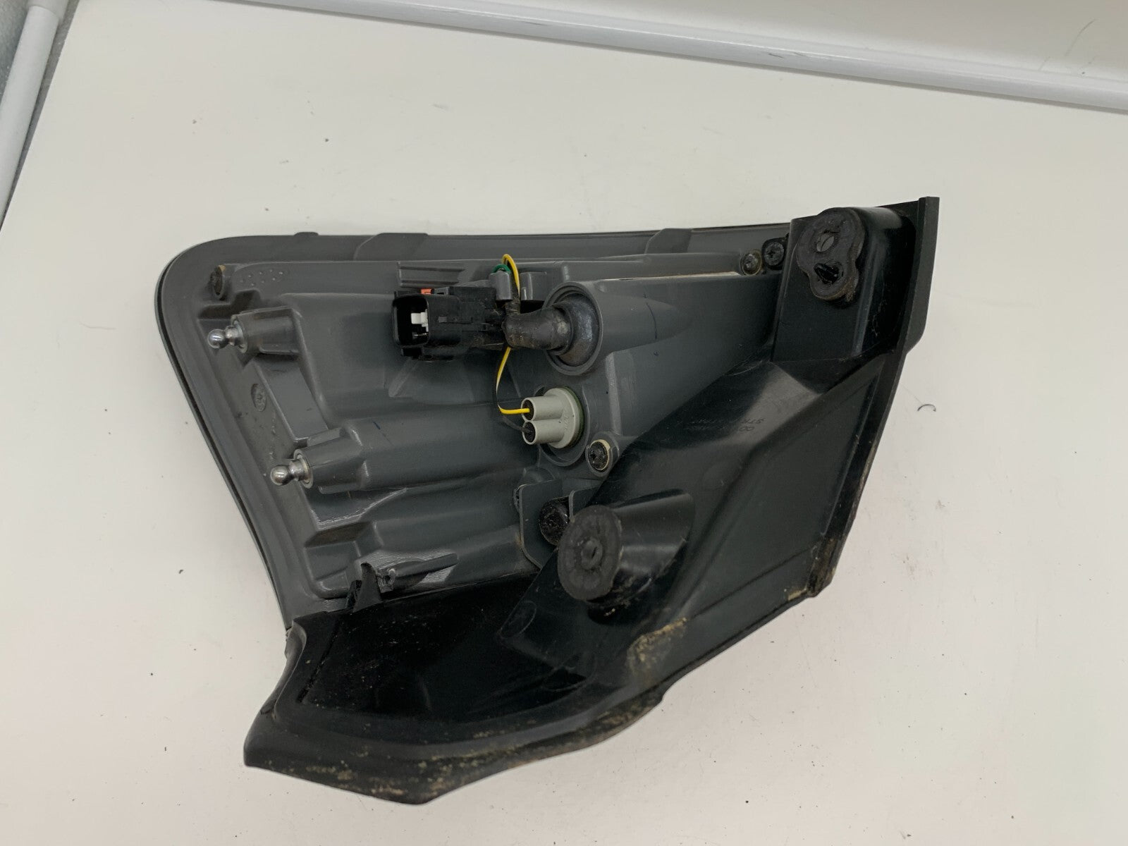 2014-2018 Jeep Cherokee Driver Side Tail Light Taillight OEM D04B69001