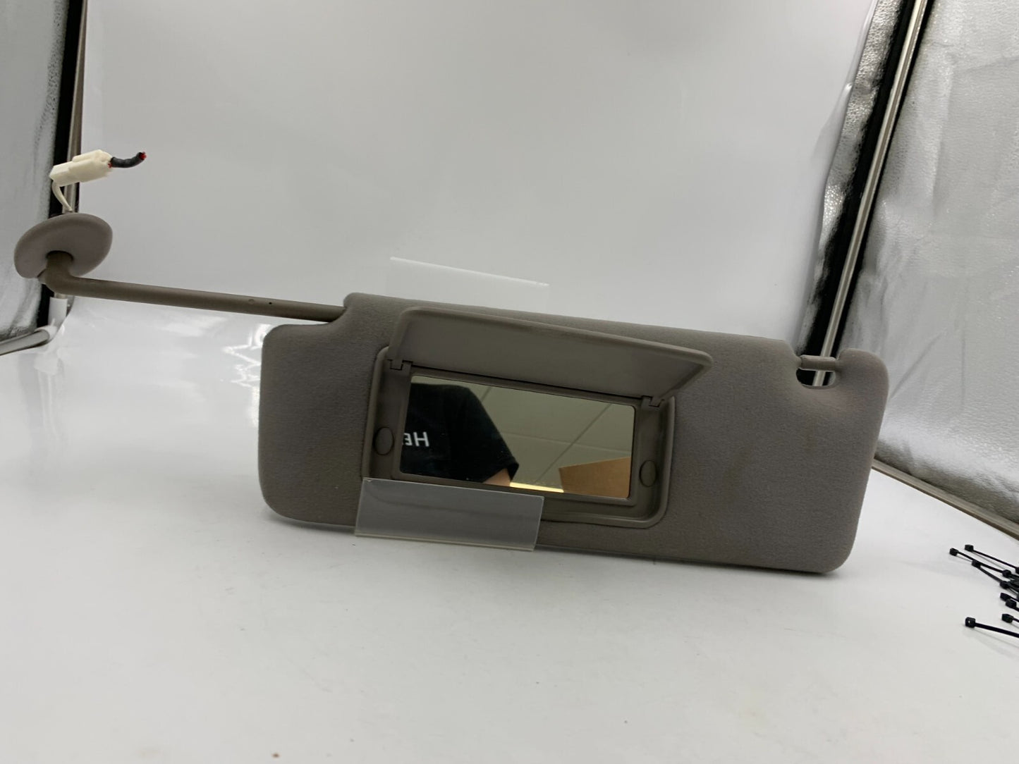 2002-2003 Lexus ES300 Driver Sun Visor Gray Illuminated OEM E03B67005