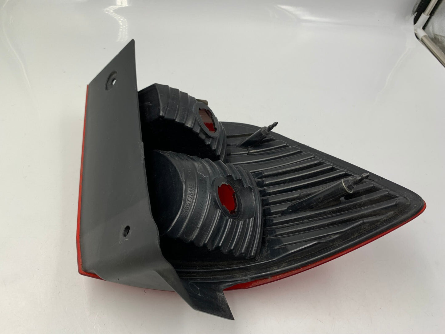 2009-2011 Dodge Journey Passenger Side Tail Light Taillight OEM E03B69005