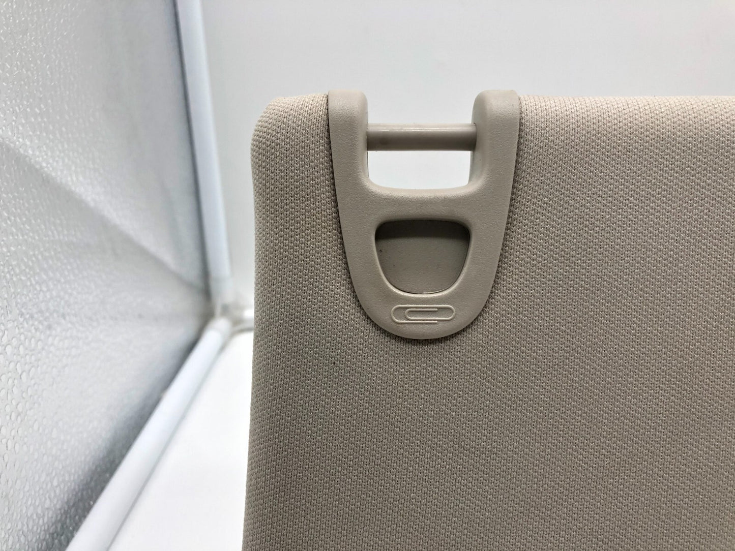 2014-2018 Jeep Grand Cherokee Passenger Sun Visor Gray Illuminated OEM A01B40001