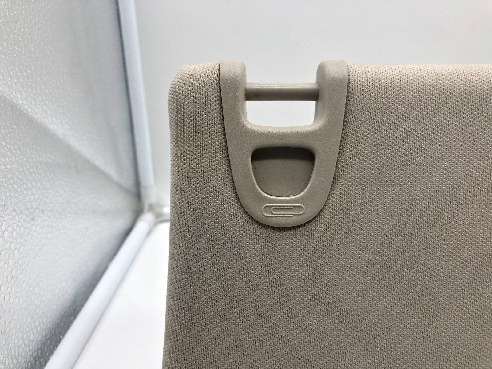 2014-2018 Jeep Grand Cherokee Passenger Sun Visor Gray Illuminated OEM A01B40001