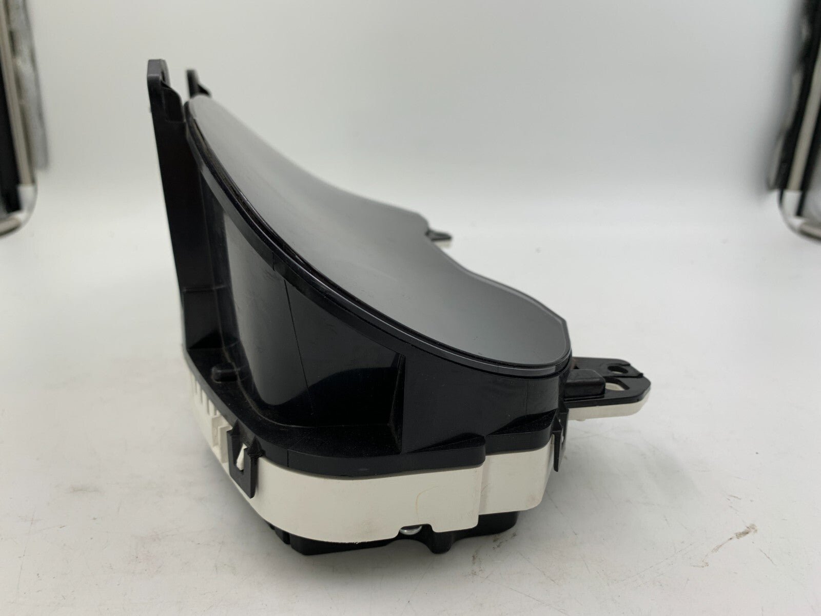 2016 Ford Fusion Speedometer Instrument Cluster 69,507 Miles OEM B02B43026