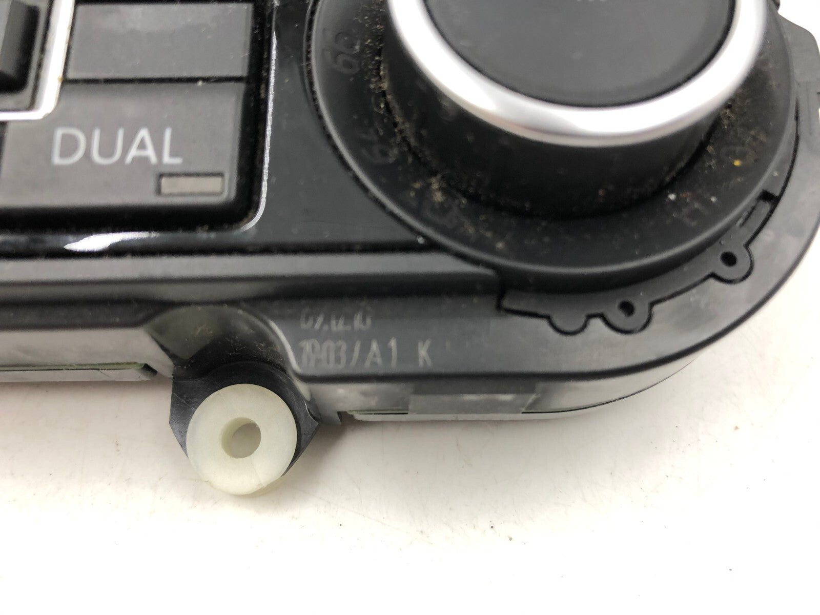 2011-2012 Volkswagen CC AC Heater Climate Control Unit OEM C02B11055