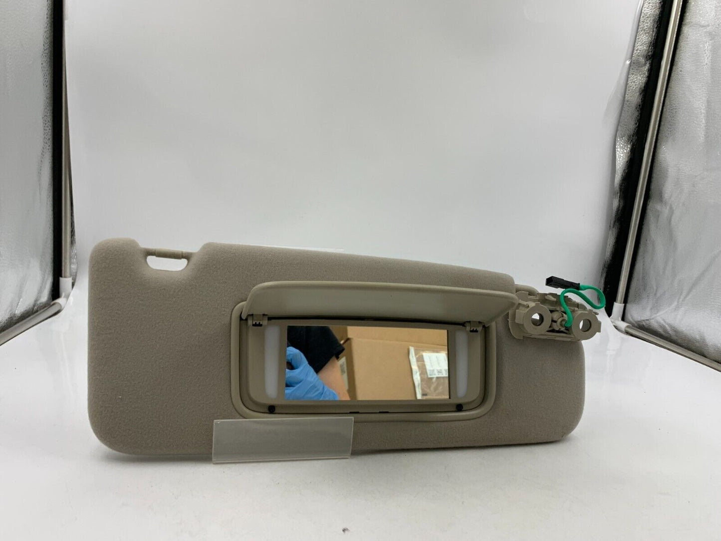 2000-2005 Volvo S80 Passenger Sun Visor Beige Illuminated OEM D04B57008