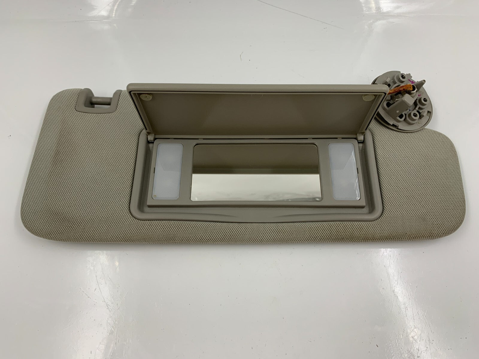2013-2016 Chevrolet Malibu Passenger Sun Visor Gray Illuminated OEM C03B09084