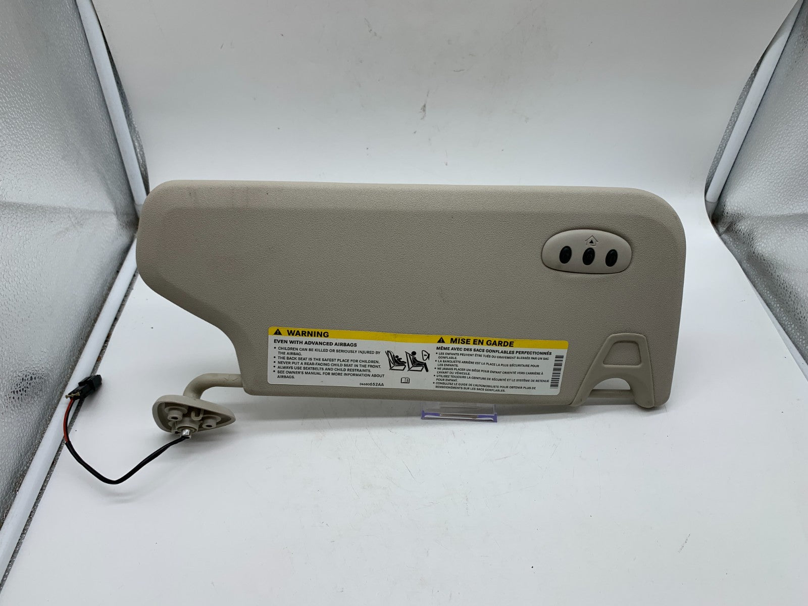 2011-2020 Dodge Journey Driver Sun Visor Gray Illuminated OEM B01B27002
