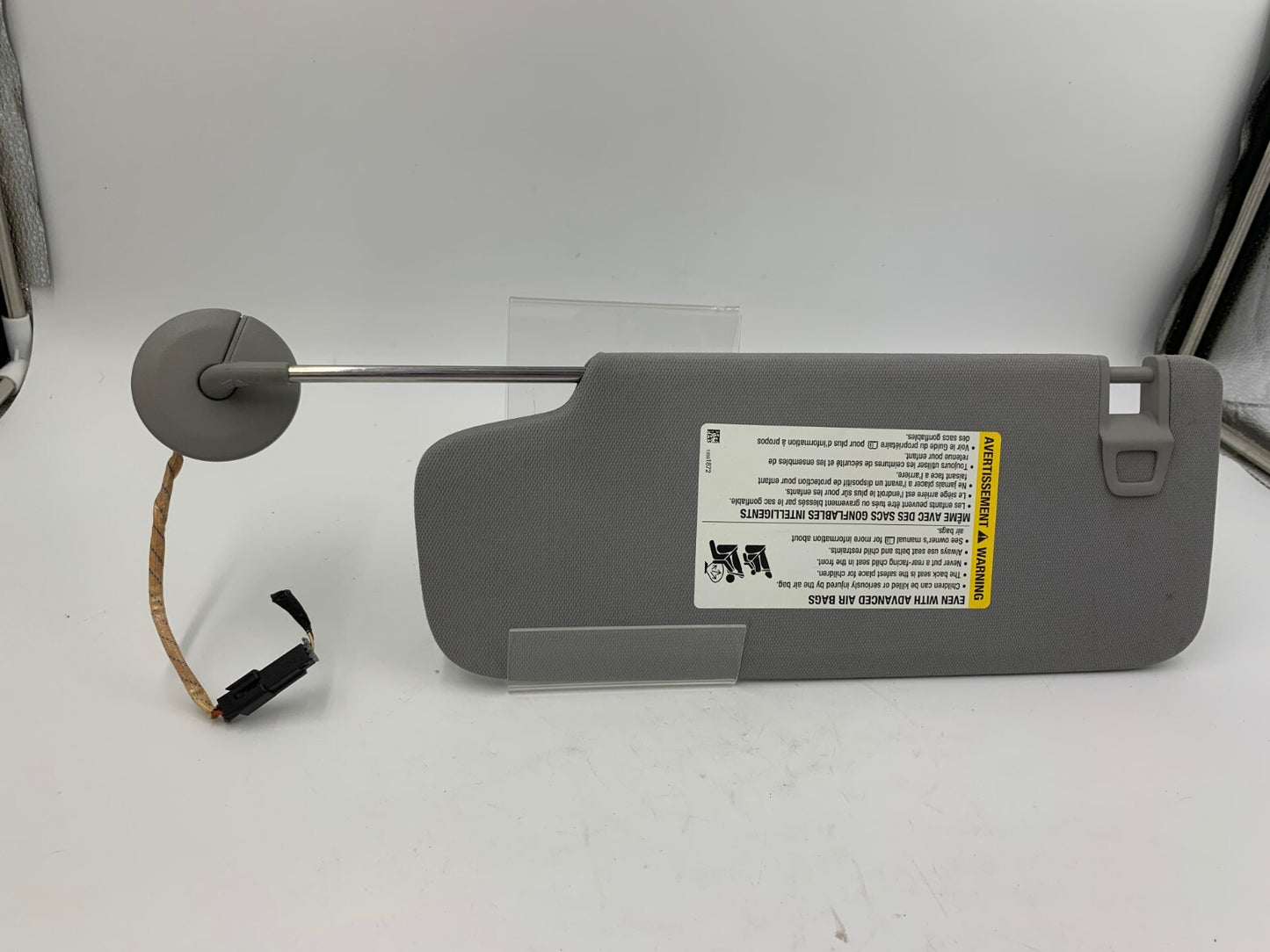 2018-2019 Chevrolet Equinox Passenger Sun Visor Gray Illuminated OEM A01B14040