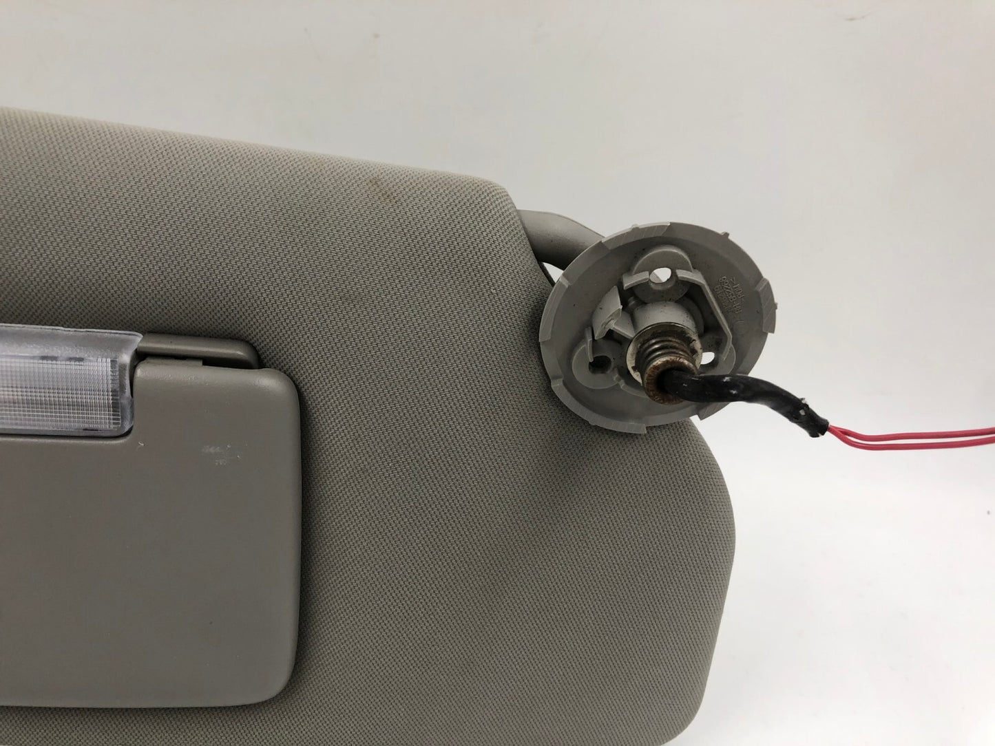 2005-2009 Pontiac Montana Passenger Sun Visor Gray Illuminated OEM D01B23066
