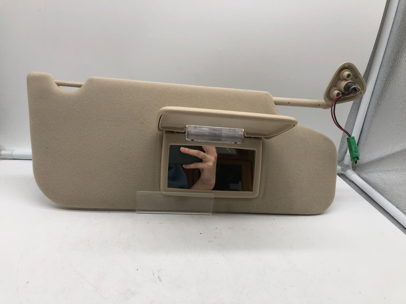 2008-2009 Ford Taurus X Passenger Sun Visor Tan Illuminated OEM D02B03010