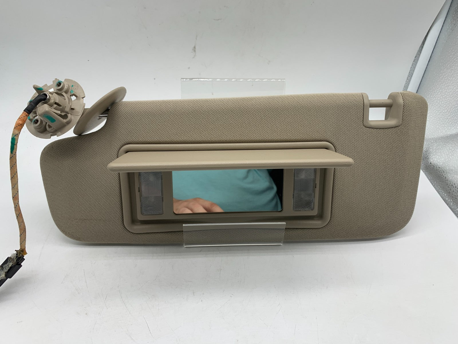 2021-2022 Buick Envision Driver Sun Visor Beige Illuminated OEM D03B02001