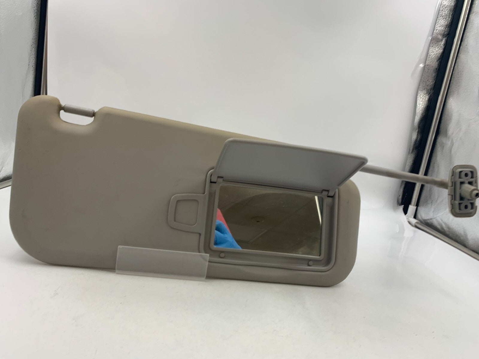 2010-2013 Kia Soul Passenger Sun Visor Sunvisor Gray OEM E01B39082