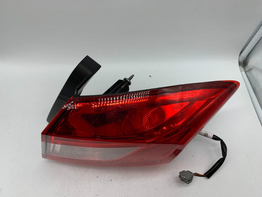 2017-2019 Chevrolet Cruze Passenger Side Tail Light Taillight OEM D01B04066