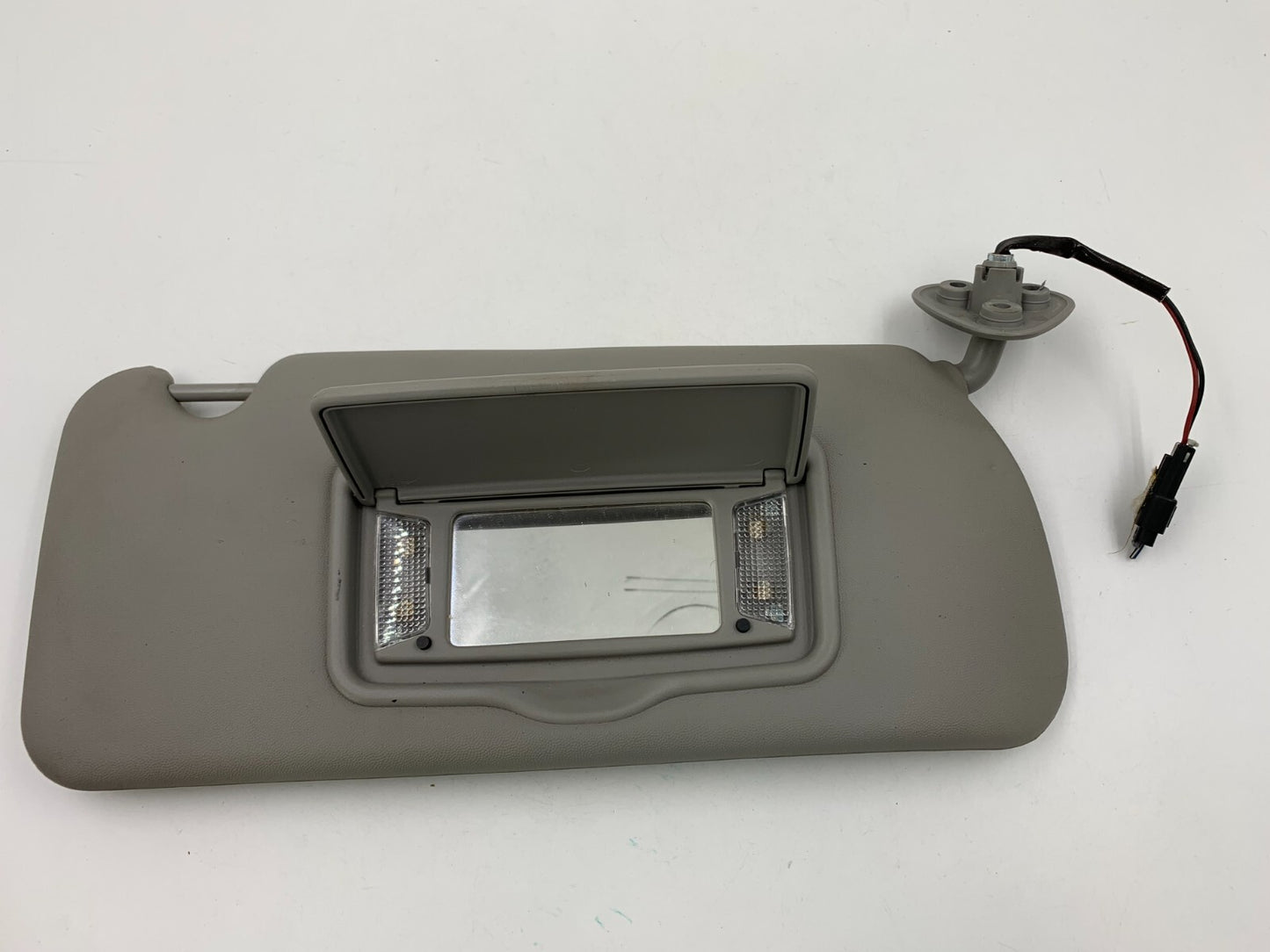 2004-2009 Cadillac SRX Passenger Sun Visor Illuminated Gray OEM D04B33090