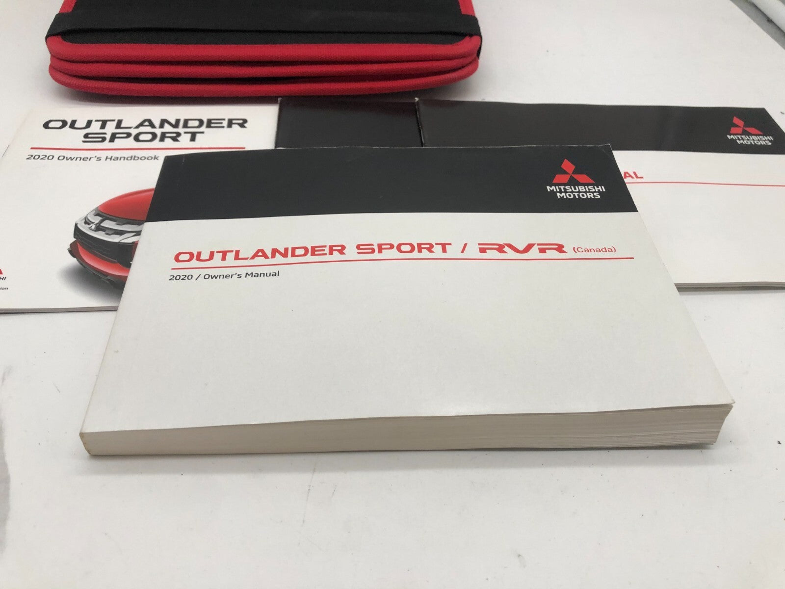 2020 Mitsubishi Outlander Owners Manual Set with Case OEM B03B22002