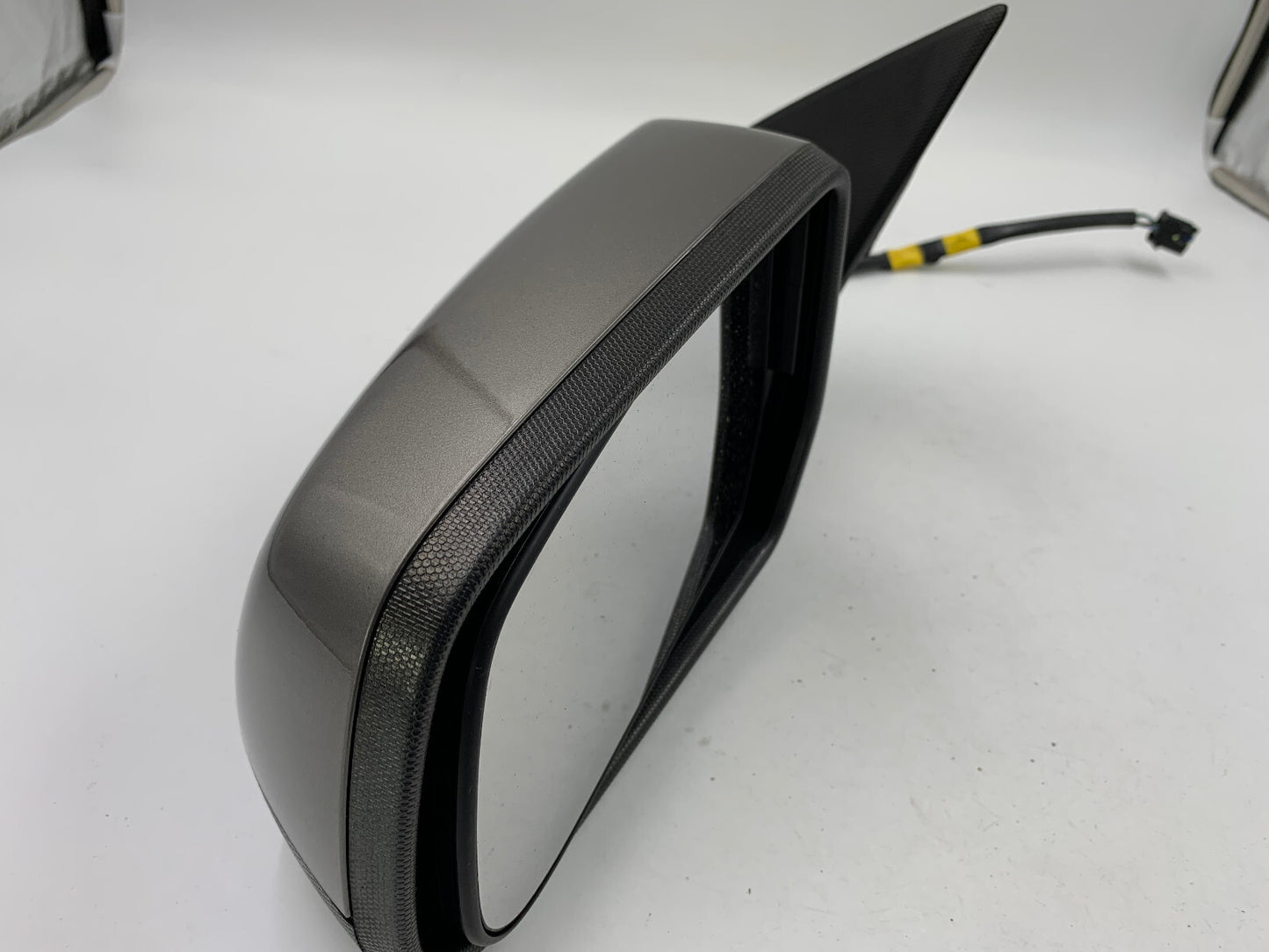 2010-2011 GMC Terrain Driver Side View Power Door Mirror Gray OEM C04B58001