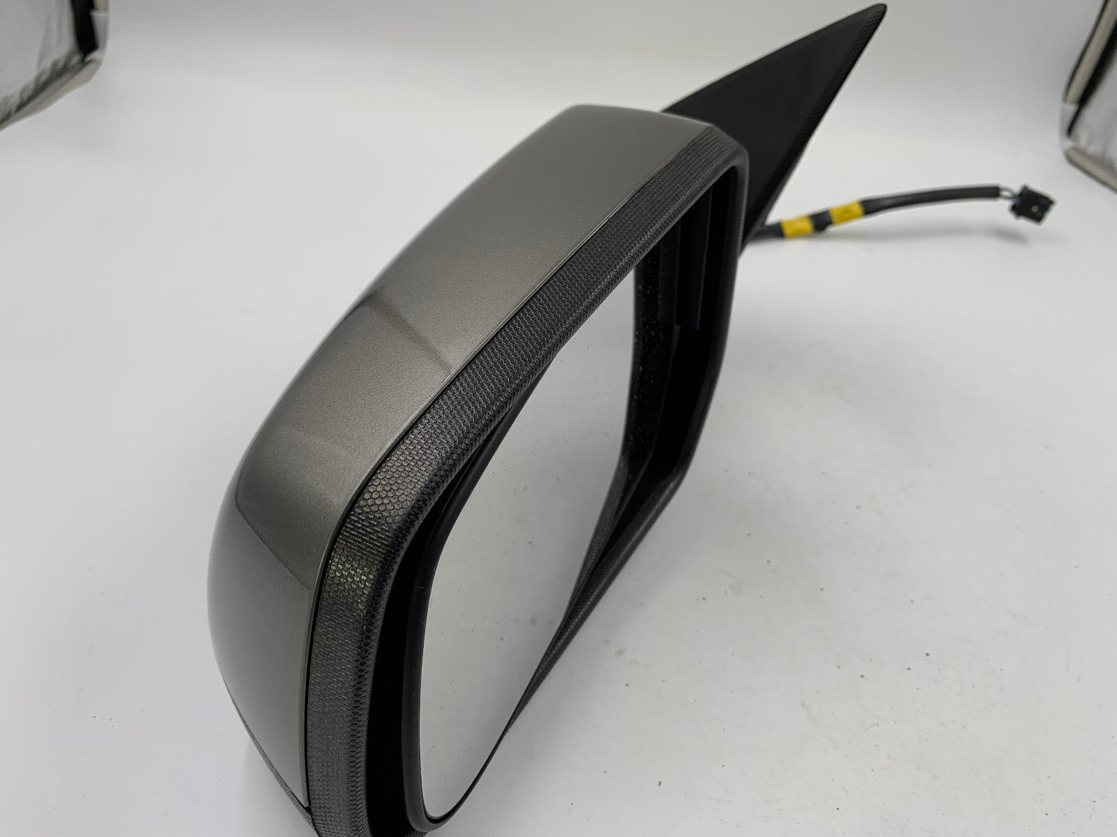 2010-2011 GMC Terrain Driver Side View Power Door Mirror Gray OEM C04B58001