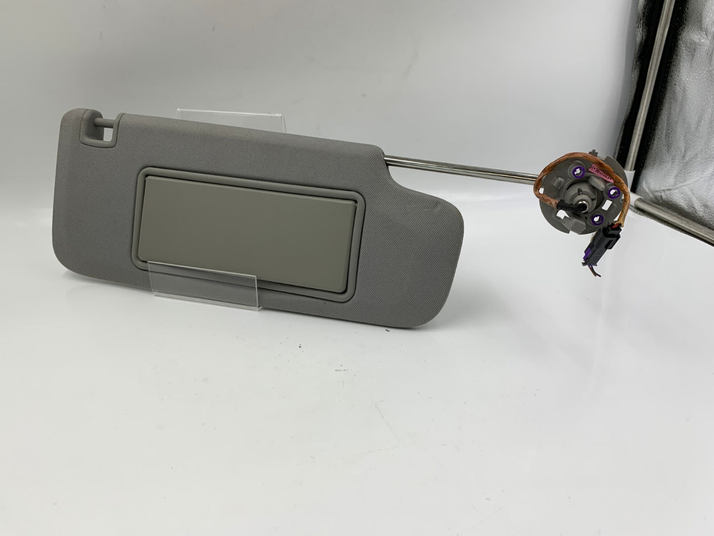 2016-2019 Chevrolet Malibu Passenger Sun Visor Gray Illuminated OEM C04B45057