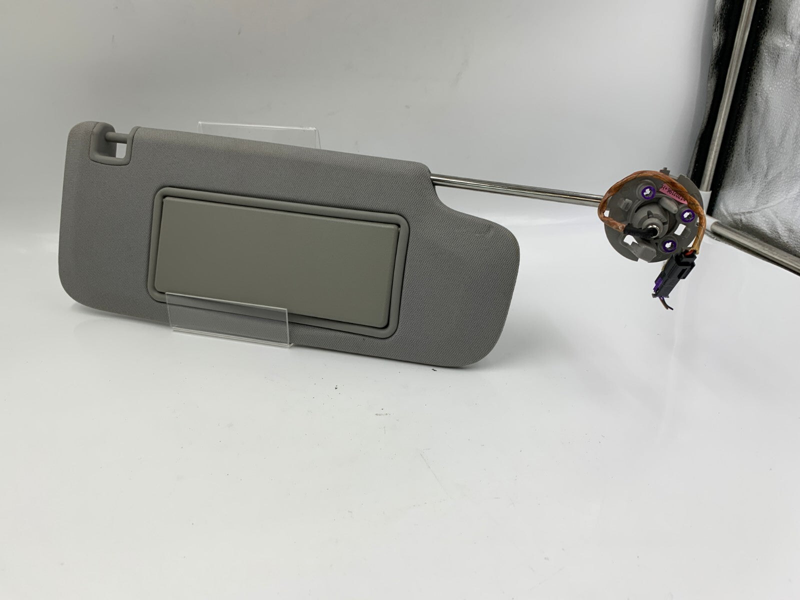 2016-2019 Chevrolet Malibu Passenger Sun Visor Gray Illuminated OEM C04B45057