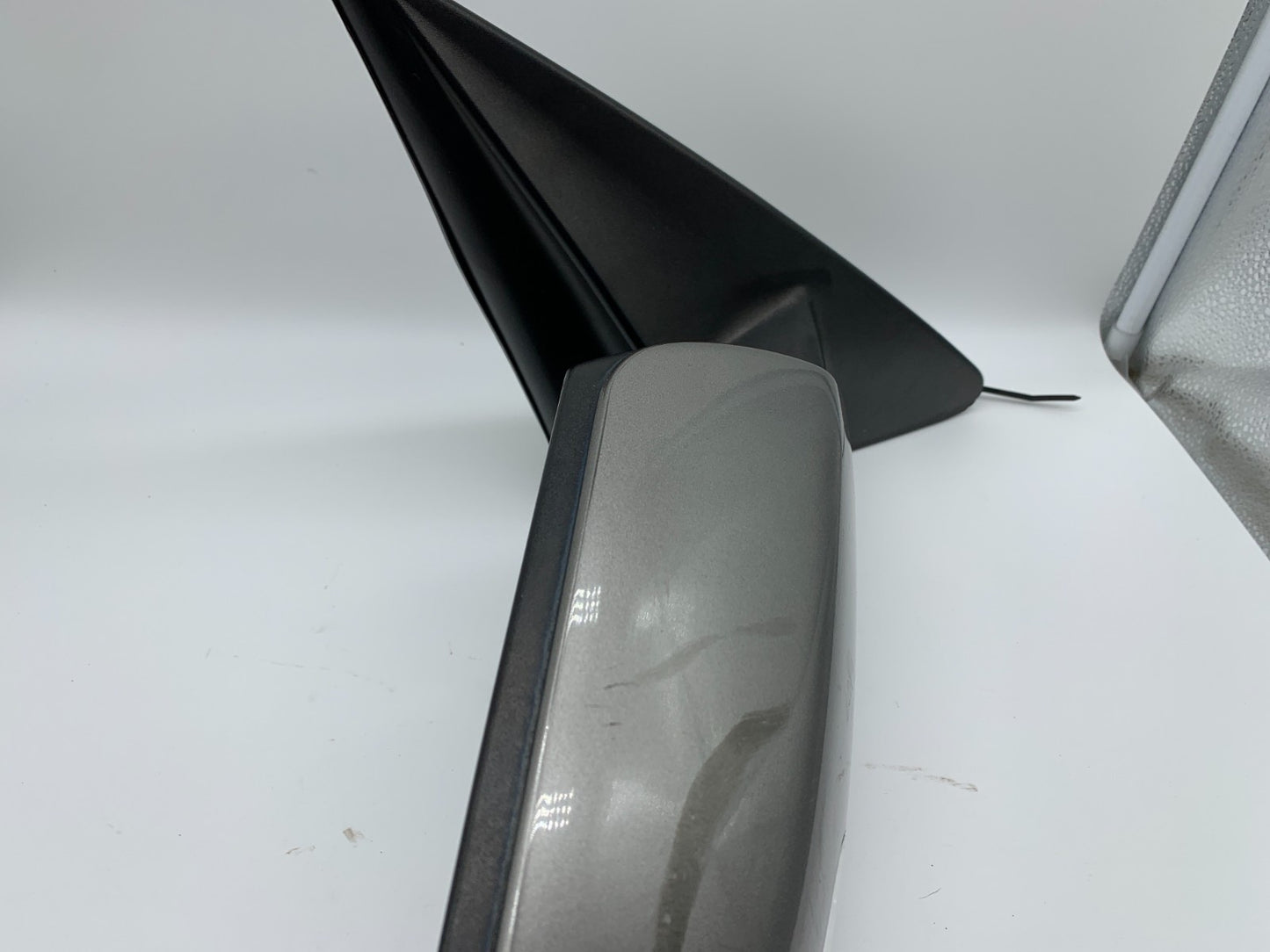 2011-2015 Kia Sorento Passenger Side View Power Door Mirror Gray OEM C03B56001