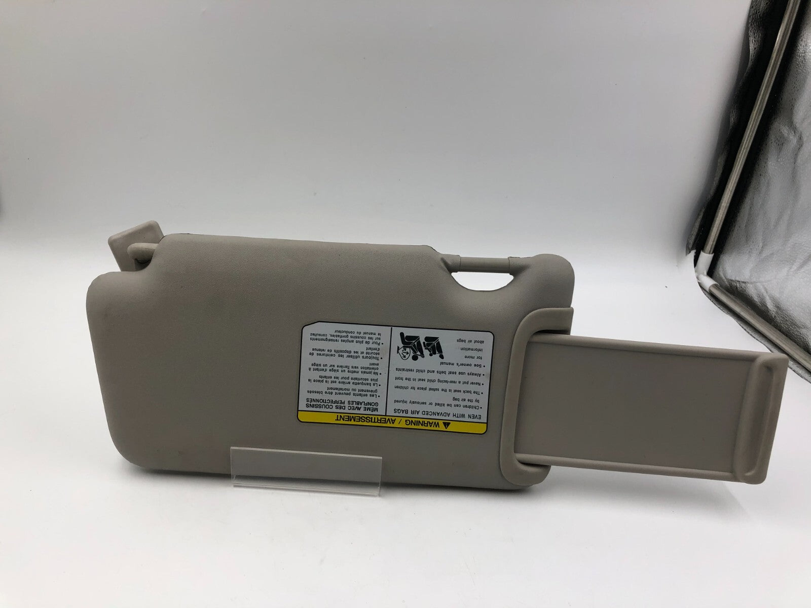 2015-2019 Nissan Versa Passenger Sun Visor Gray OEM E01B27083