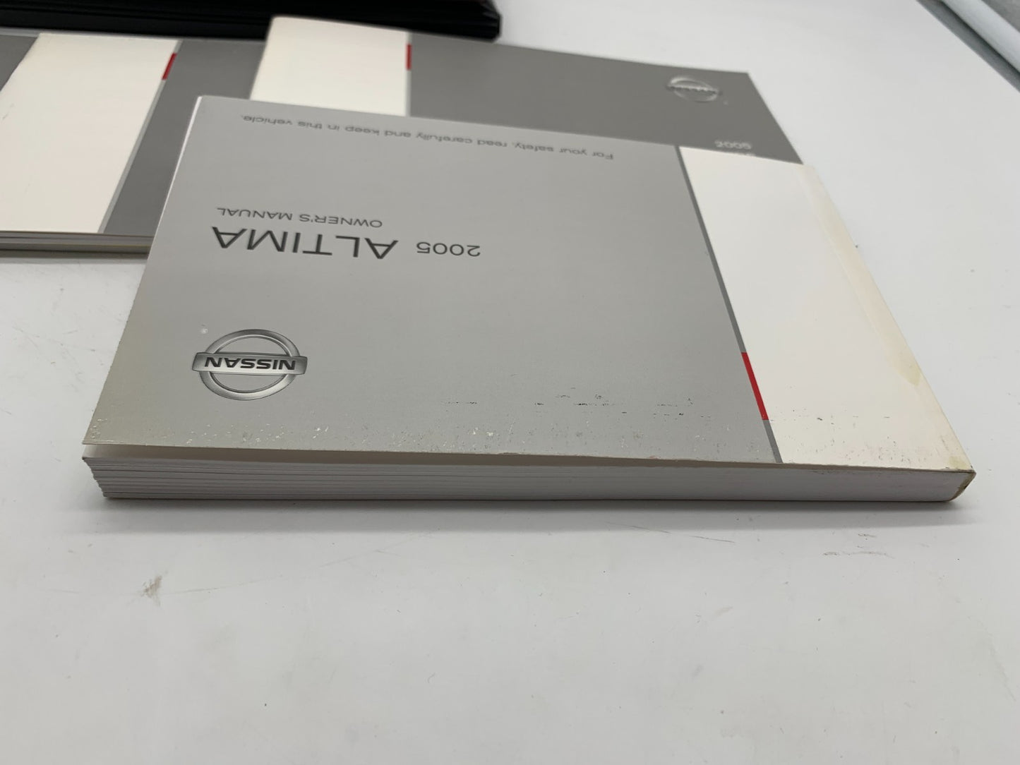 2005 Nissan Altima Owners Manual Set with Case OEM A01B47004