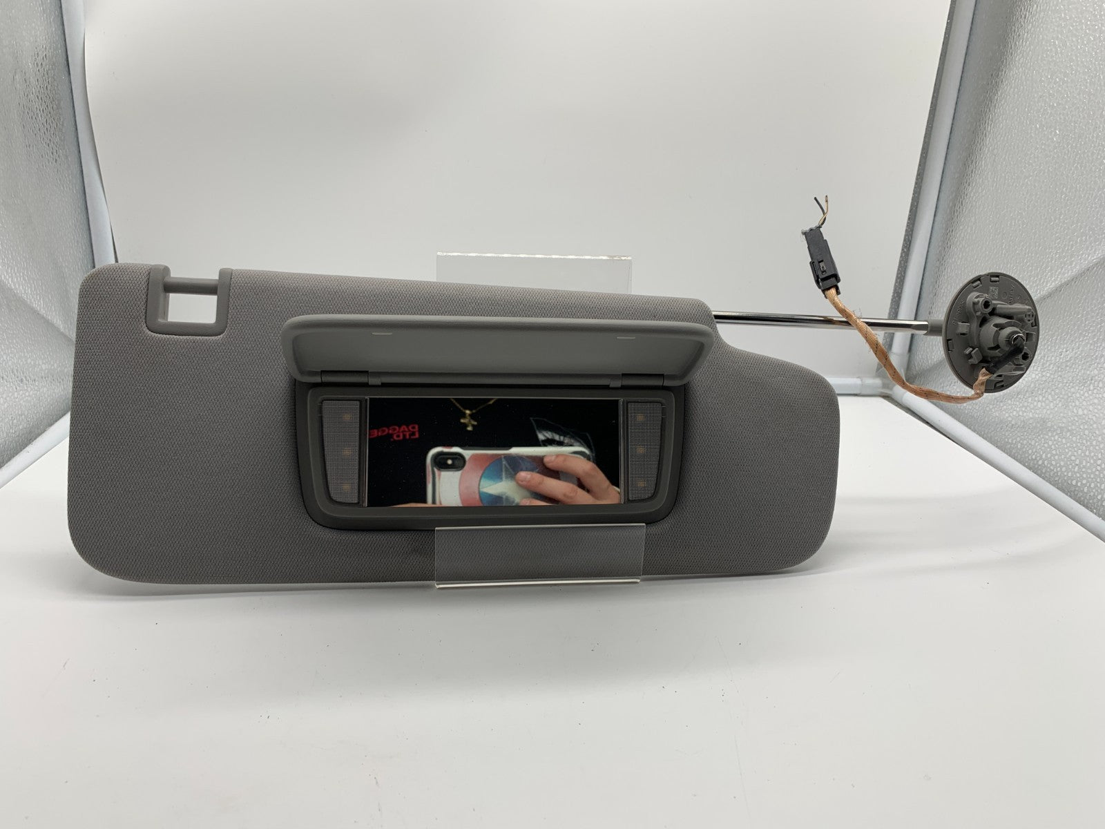 2018-2023 GMC Terrain Passenger Sun Visor Gray Illuminated OEM E02B32056