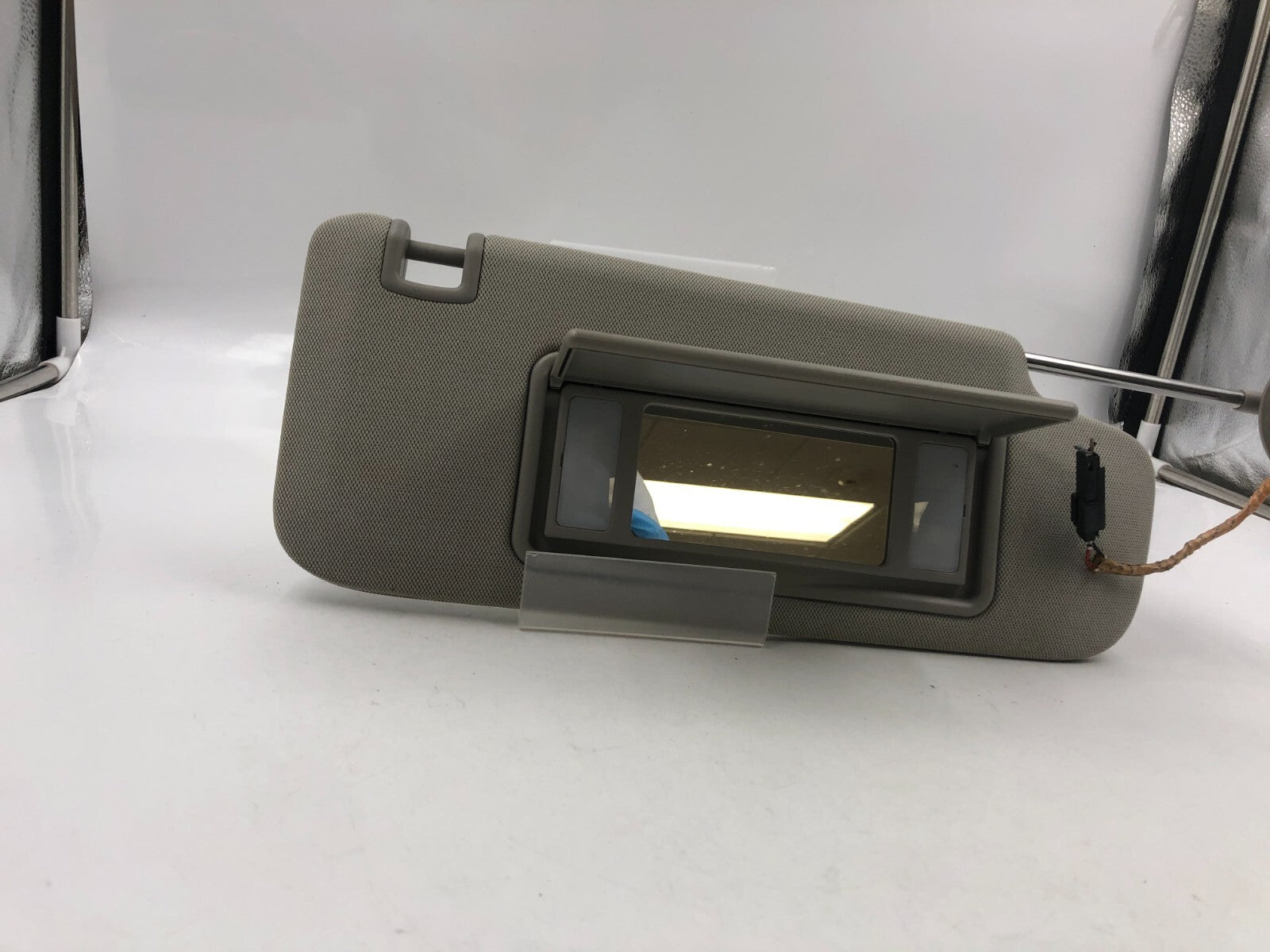 2013-2016 Chevrolet Malibu Passenger Sunvisor Gray Illuminated OEM D01B18072