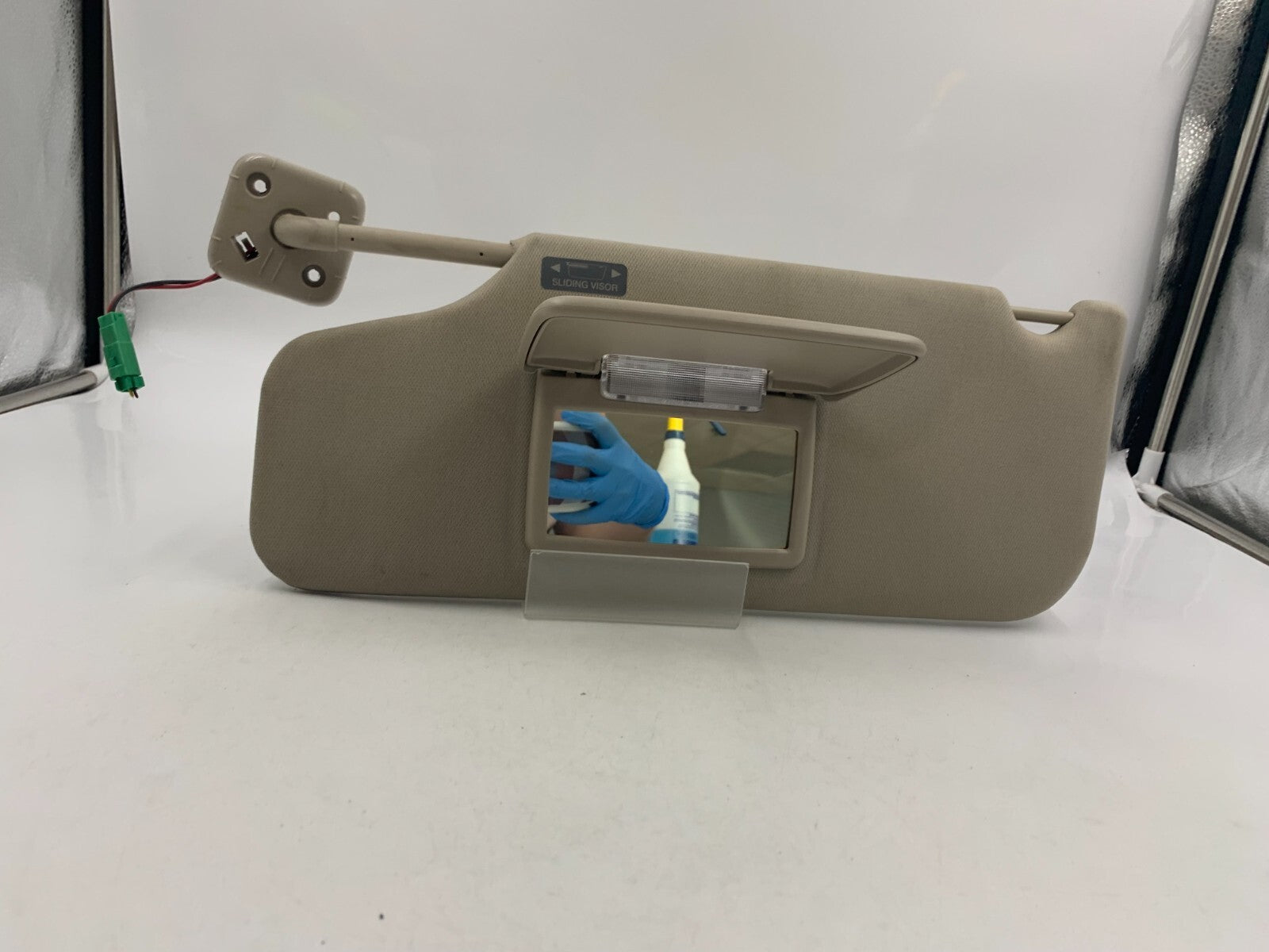 2010-2011 Ford Taurus Driver Side Sun Visor Sunvisor Gray Illuminated E03B63004