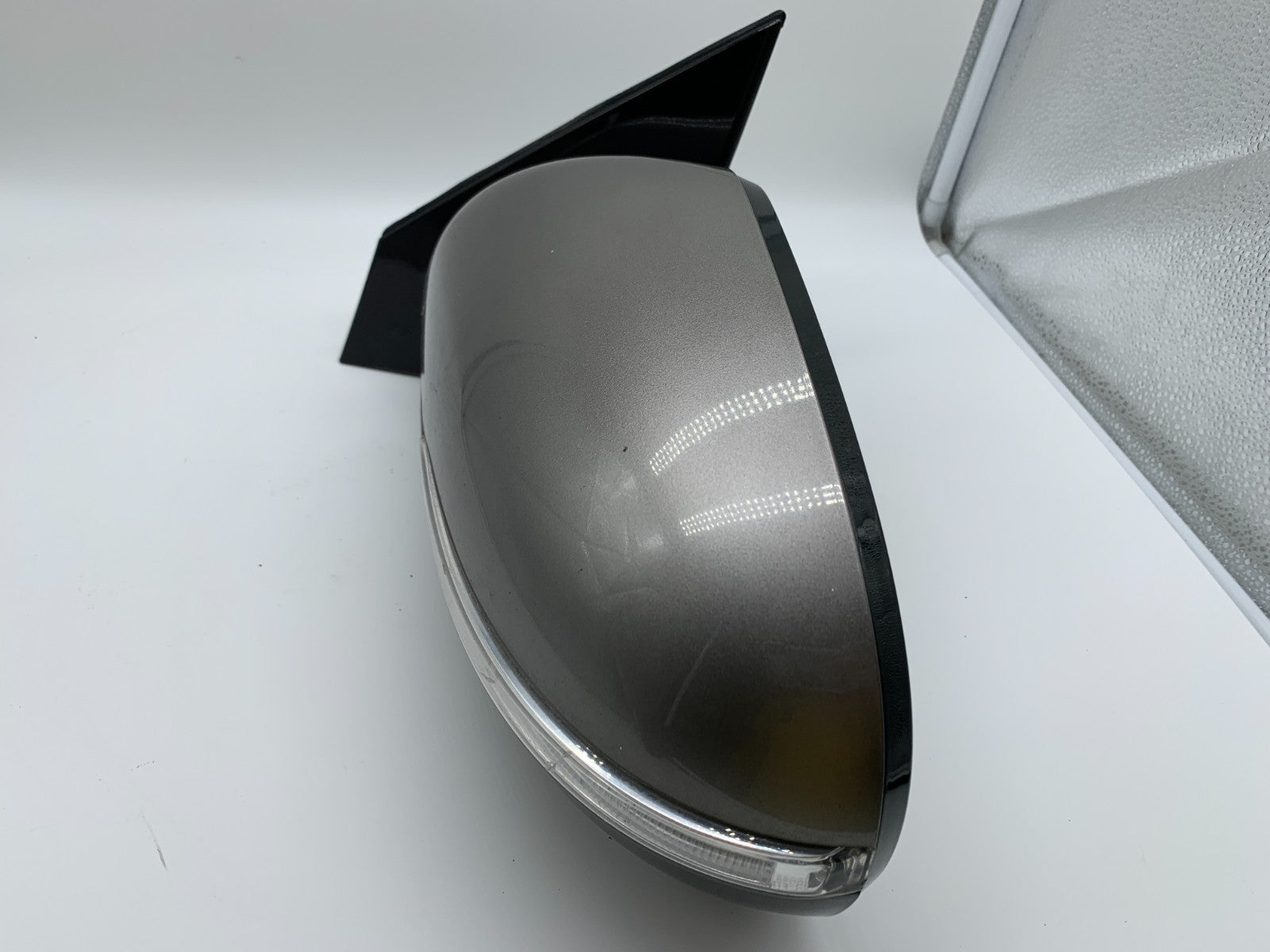 2016-2020 Kia Sorento Driver Side View Power Door Mirror OEM C03B12008