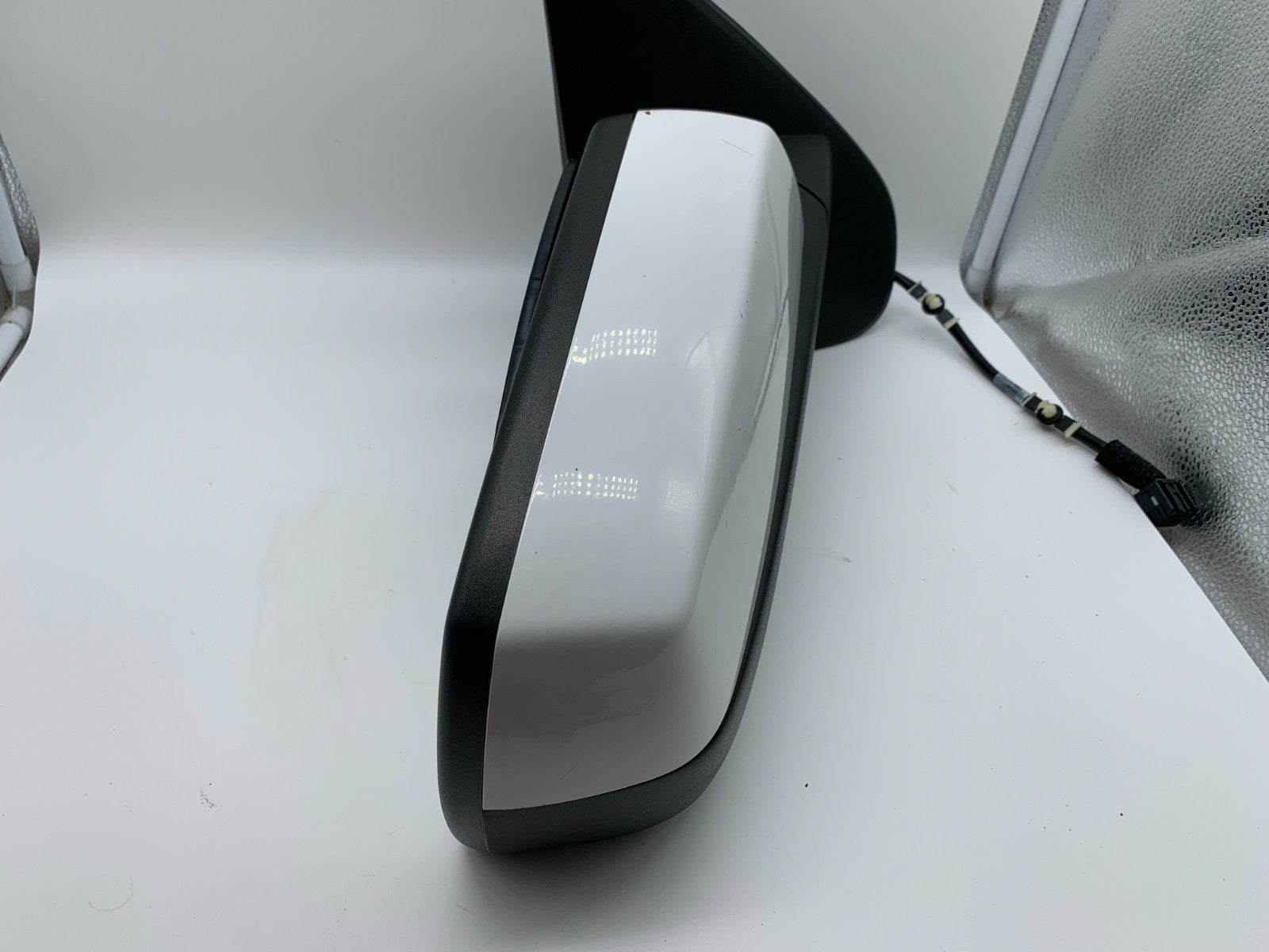 2014-2019 Chevrolet Silverado 1500 Passenger Side Power Door Mirror C03B52002