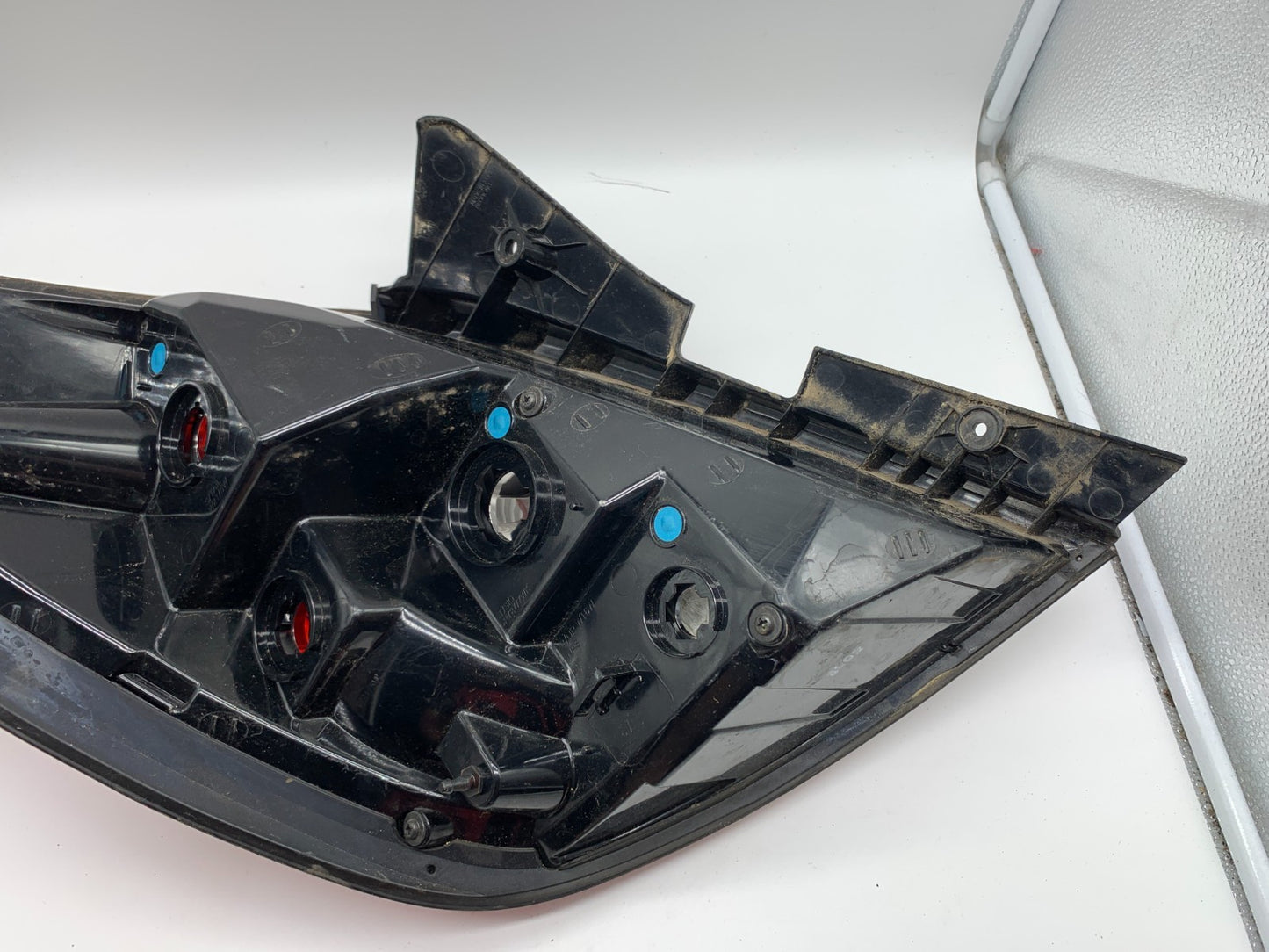 2013-2015 Chevrolet Captiva Sport Passenger Side Tail Light OEM C02B16004