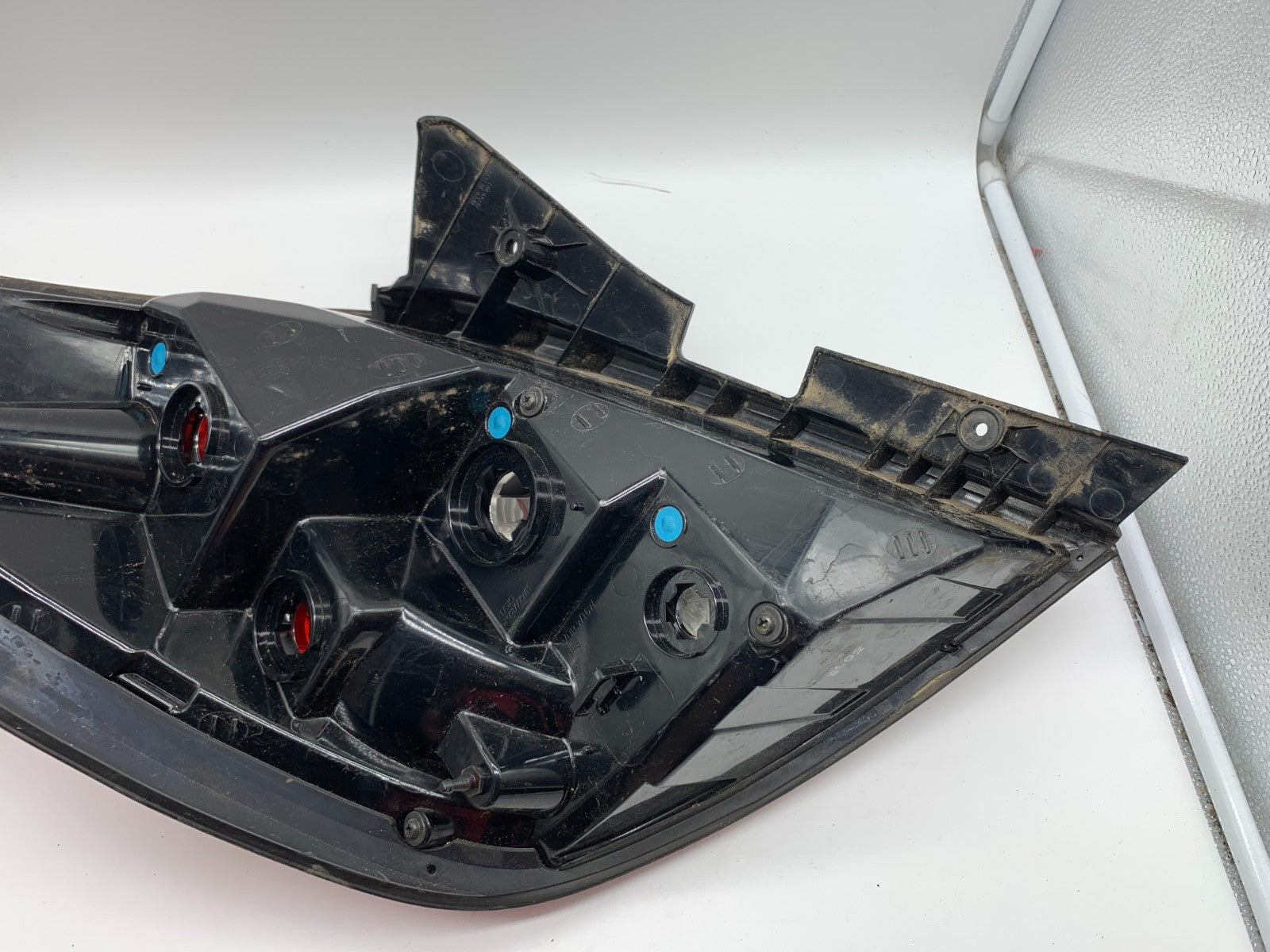 2013-2015 Chevrolet Captiva Sport Passenger Side Tail Light OEM C02B16004