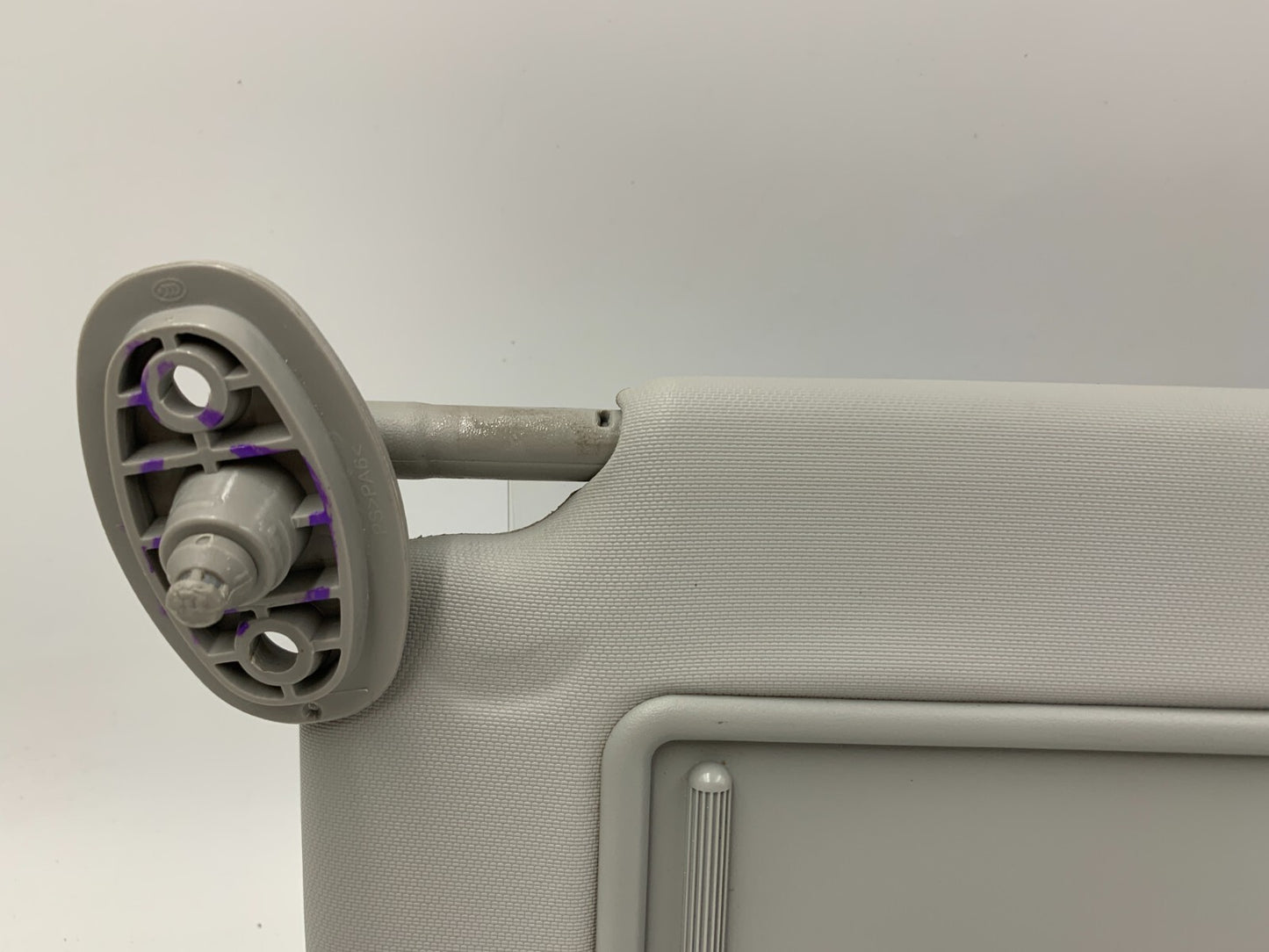 2014-2019 Kia Soul Driver Sun Visor Illuminated Gray OEM C02B12068