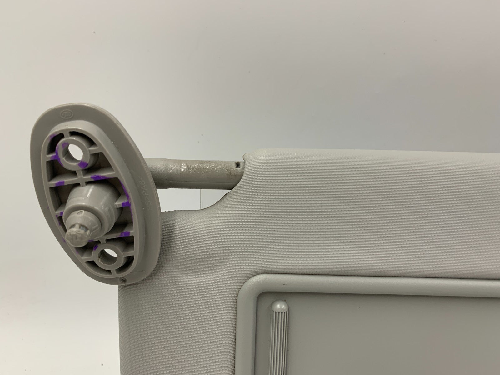 2014-2019 Kia Soul Driver Sun Visor Illuminated Gray OEM C02B12068