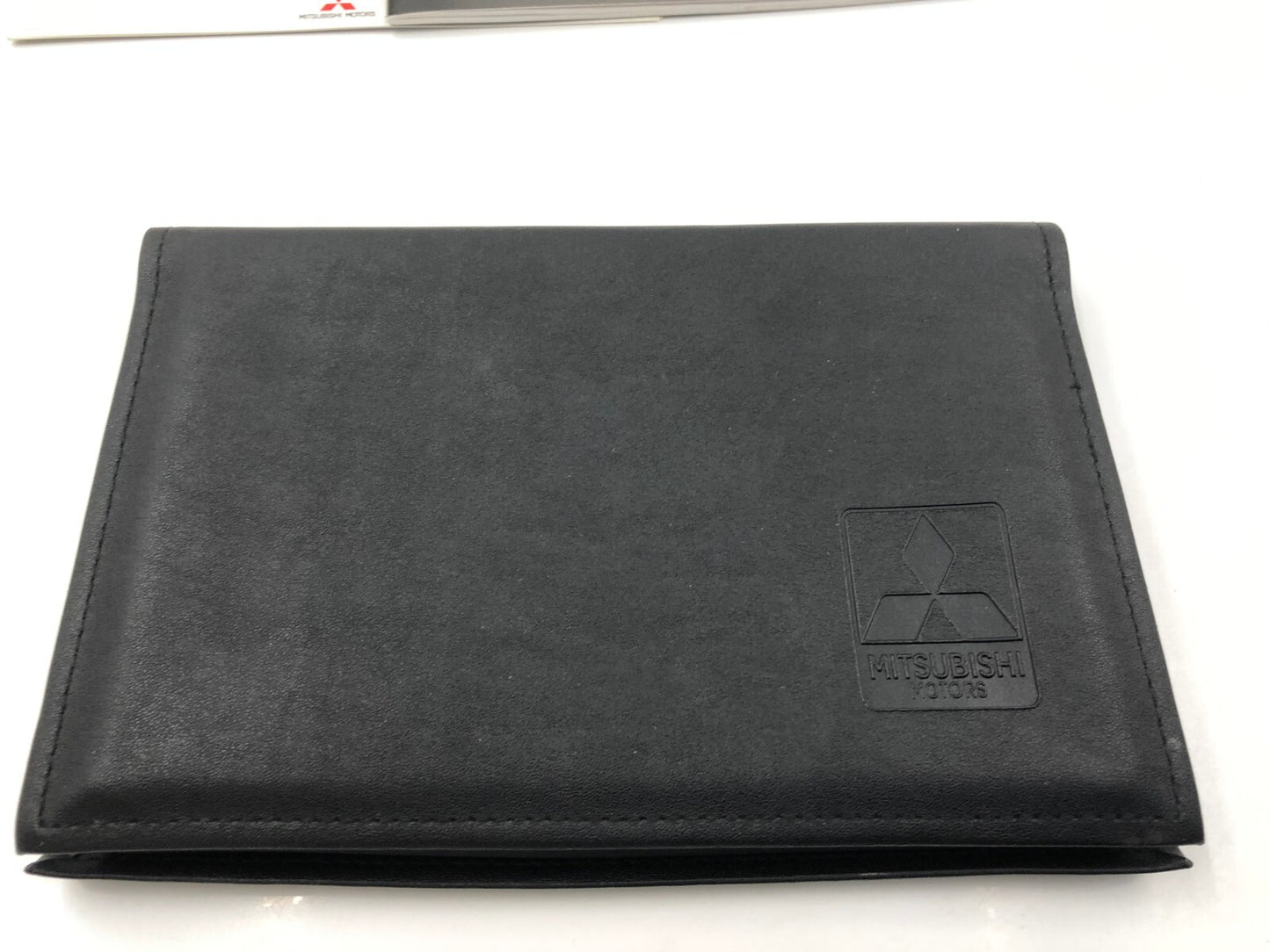 2005 Mitsubishi Endeavor Owners Manual Set with Case OEM B01B32038